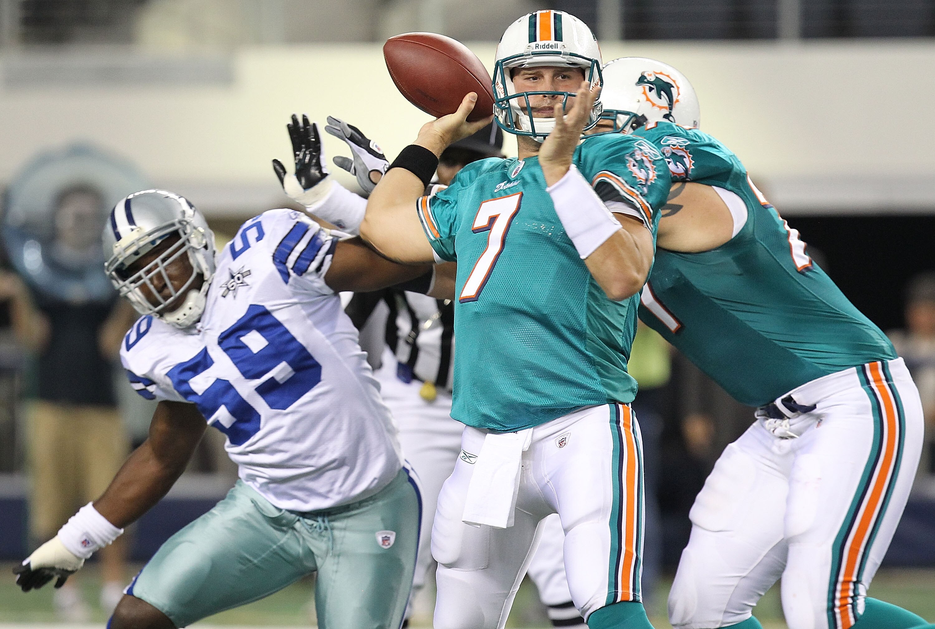 ARLINGTON, TX - SEPTEMBER 02:  Quarterback Chad Henne #7 of the Miami Dolphins drops back to pass against the Dallas Cowboys during a preseason game at Cowboys Stadium on September 2, 2010 in Arlington, Texas.  (Photo by Ronald Martinez/Getty Images)