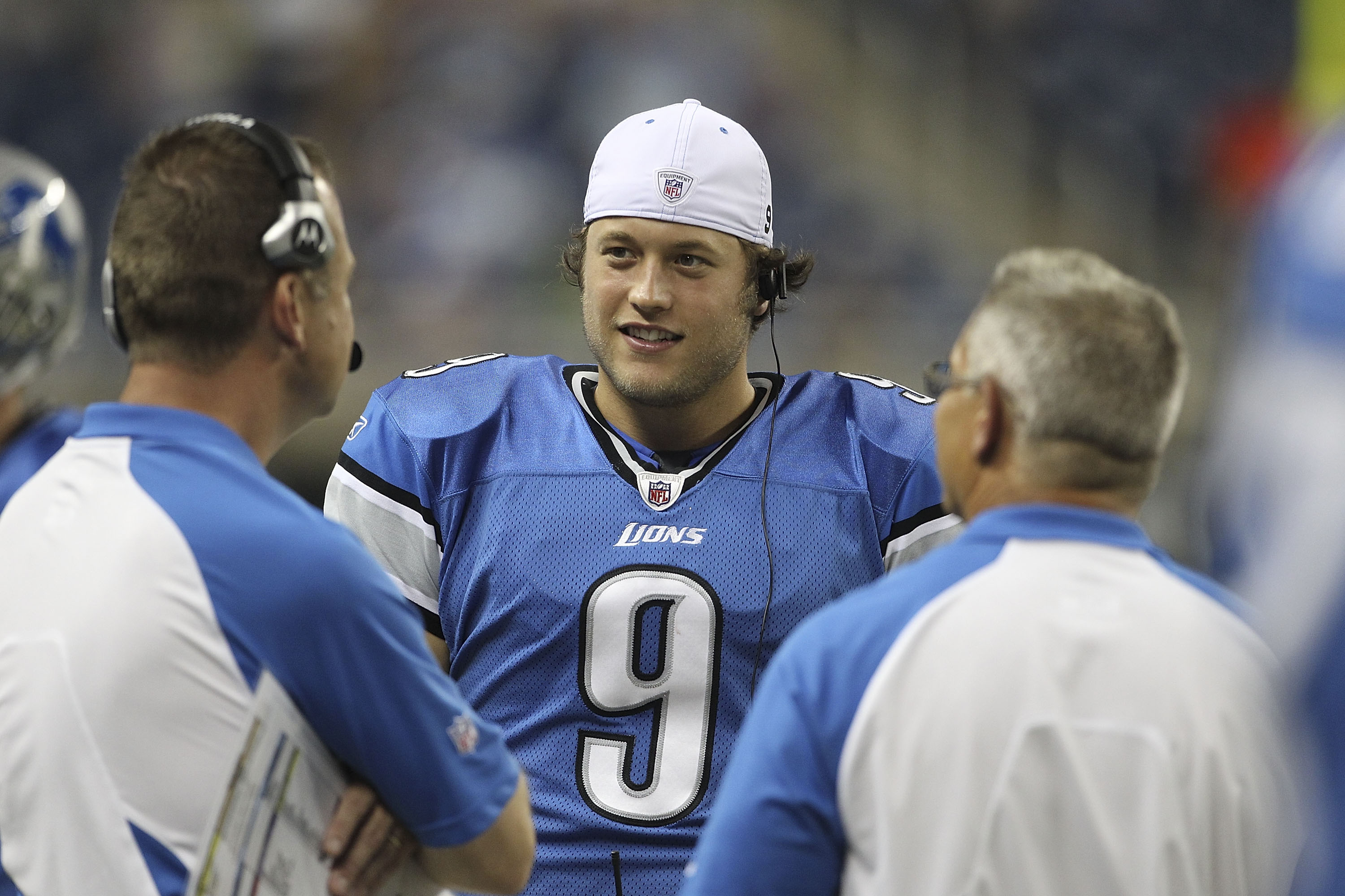 DETROIT - SEPTEMBER 02: Matthew Stafford #9 of the Detroit Lions talks with offensive coordinator Scott Linehan during the preseason game against the Buffalo Bills at Ford Field on September 2, 2010 in Detroit, Michigan. The Lions defeated the Bills 28-23