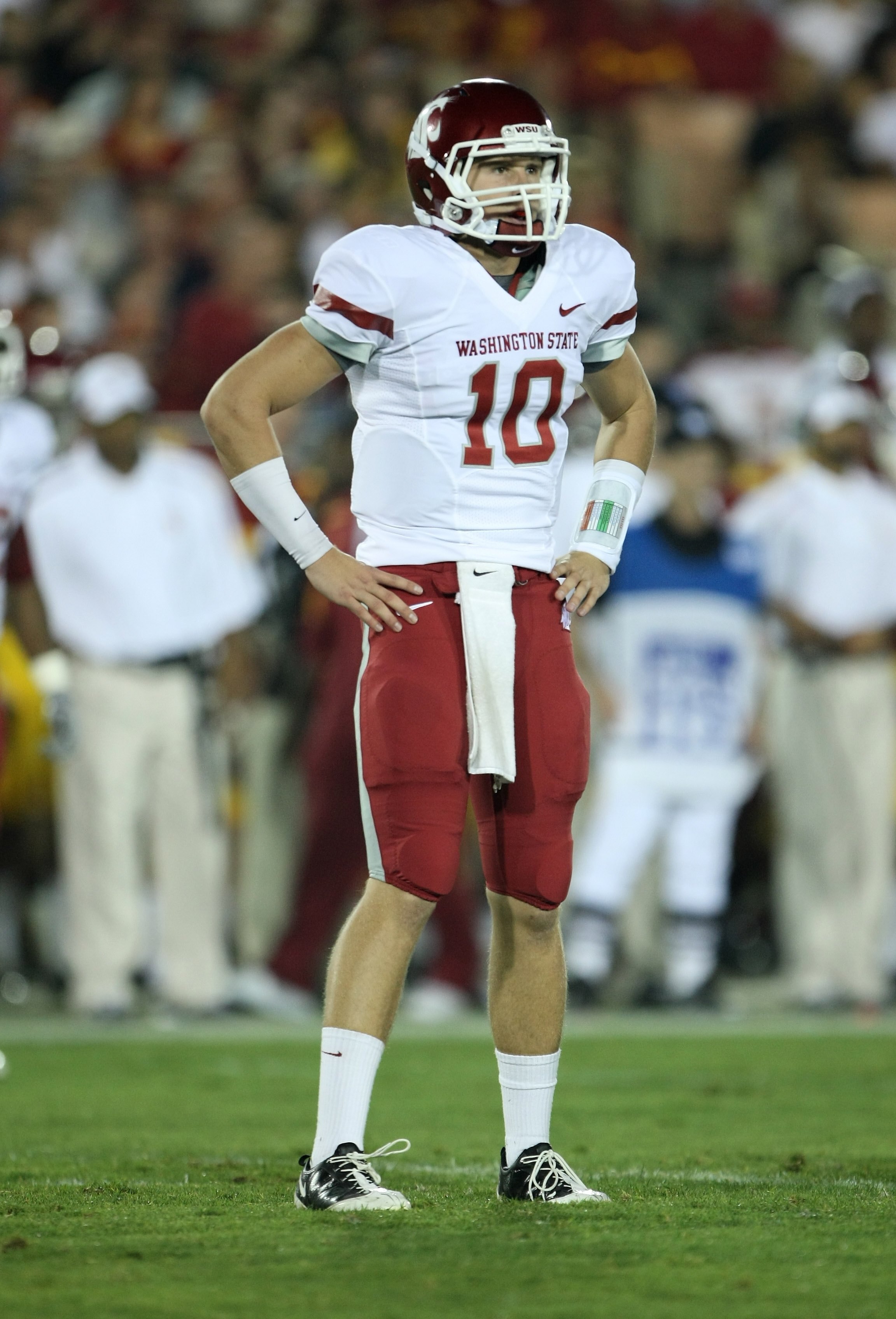 LOS ANGELES, CA - SEPTEMBER 26:  Quarterback Jeff Tuel #10 of the Washington State Cougars looks to the sidelines in the game against the USC Trojans on September 23, 2009 at the Los Angeles Coliseum in Los Angeles, California.  USC won 27-6.  (Photo by S