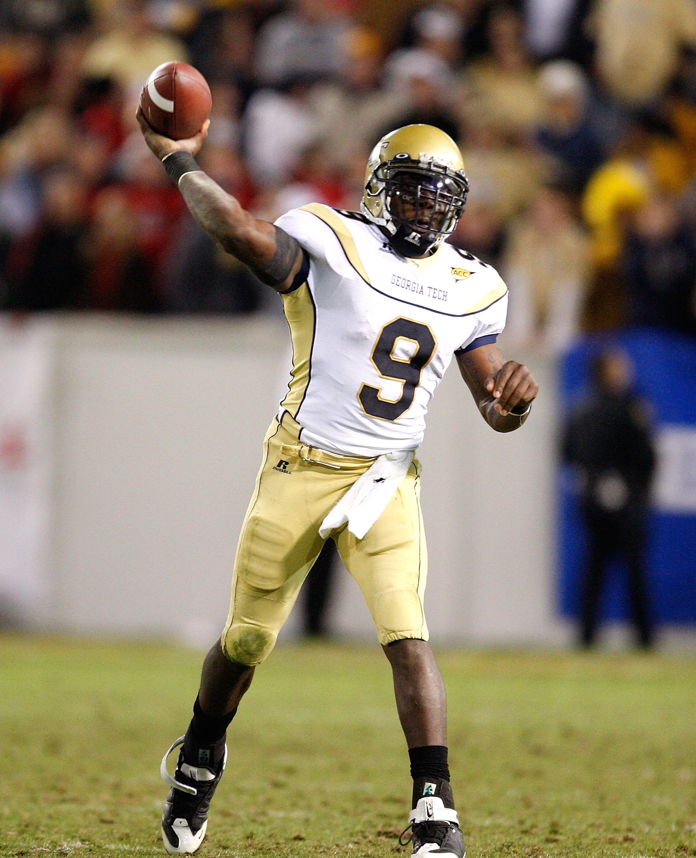 ATLANTA - NOVEMBER 28:  Quarterback Josh Nesbitt #9 of the Georgia Tech Yellow Jackets against the Georgia Bulldogs at Bobby Dodd Stadium on November 28, 2009 in Atlanta, Georgia.  (Photo by Kevin C. Cox/Getty Images)