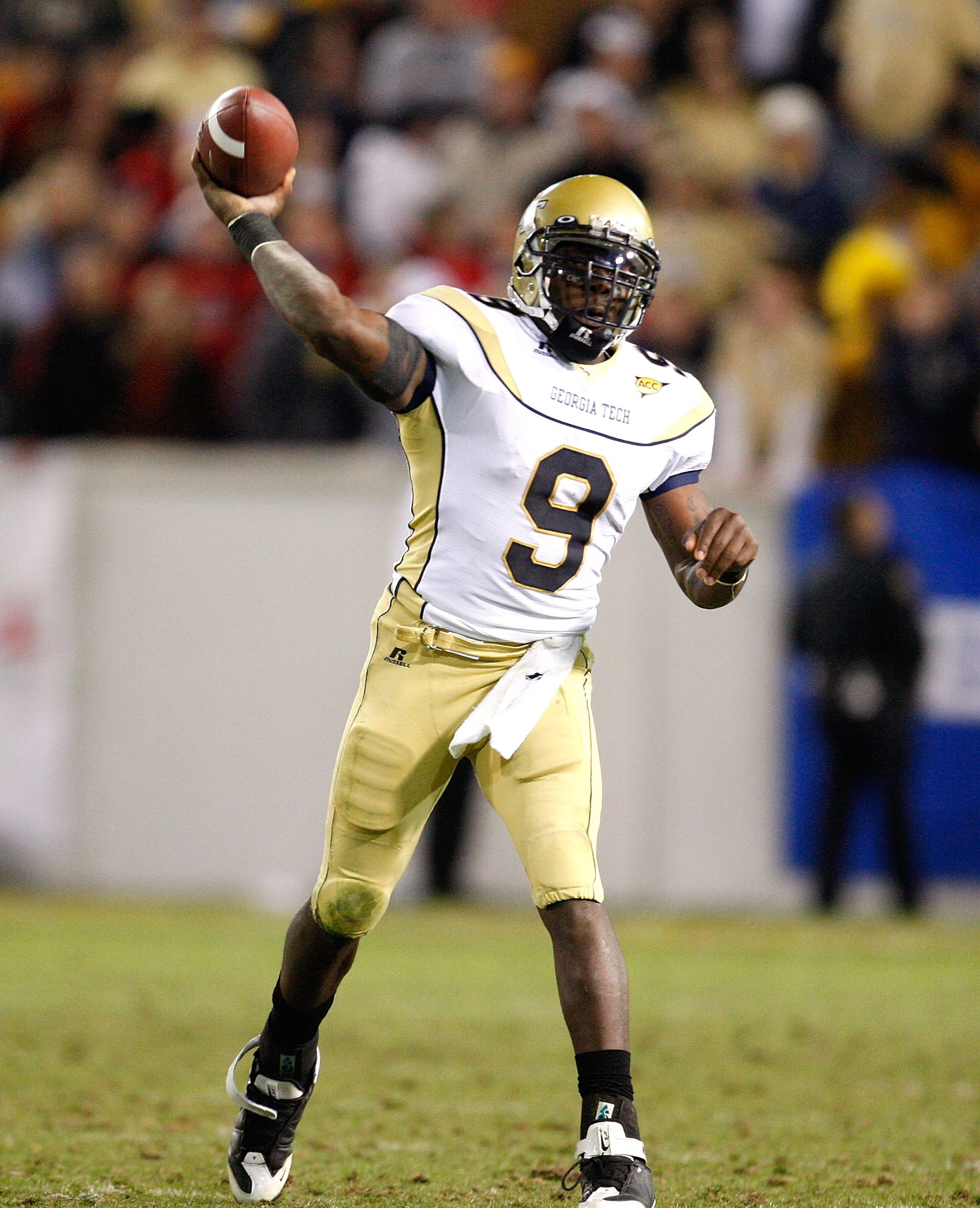 ATLANTA - NOVEMBER 28:  Quarterback Josh Nesbitt #9 of the Georgia Tech Yellow Jackets against the Georgia Bulldogs at Bobby Dodd Stadium on November 28, 2009 in Atlanta, Georgia.  (Photo by Kevin C. Cox/Getty Images)