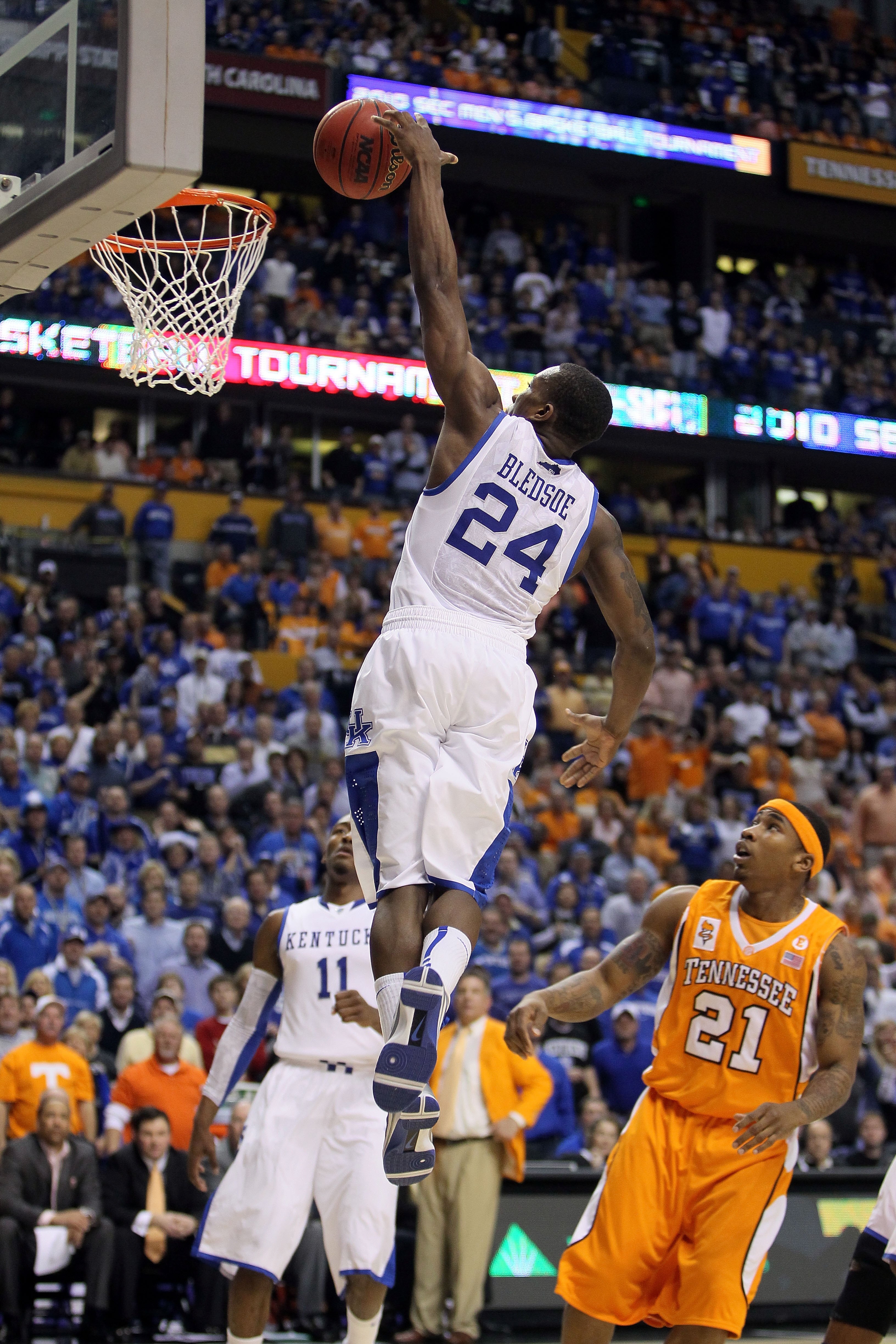 NASHVILLE, TN - MARCH 13: Eric Bledsoe #24 of the Kentucky Wildcats dunks against the Tennessee Volunteers during the semirfinals of the SEC Men's Basketball Tournament at the Bridgestone Arena on March 13, 2010 in Nashville, Tennessee. Kentucky won 74-4 NASHVILLE, TN - MARCH 13: Eric Bledsoe #24 of the Kentucky Wildcats dunks against the Tennessee Volunteers during the semirfinals of the SEC Men's Basketball Tournament at the Bridgestone Arena on March 13, 2010 in Nashville, Tennessee. Kentucky won 74-4