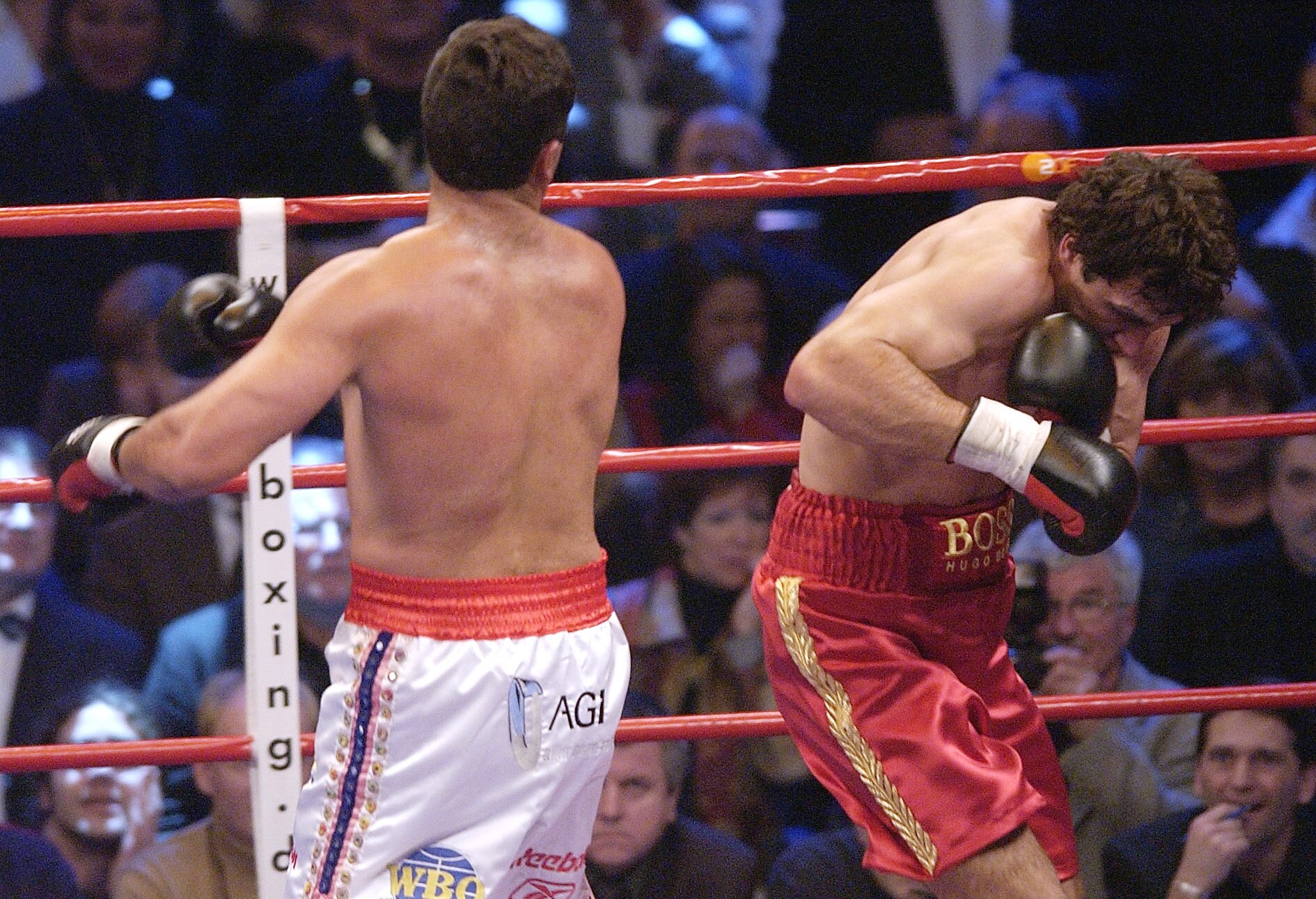 HANNOVER, GERMANY - MARCH 8:  Corrie Sanders of South Africa and Wladimir Klitschko of Germany during the WBO heavy weight fight at The Preussag Arena on March 8 2003 in Hannover, Germany.  (Photo by Stuart Franklin/Getty images)