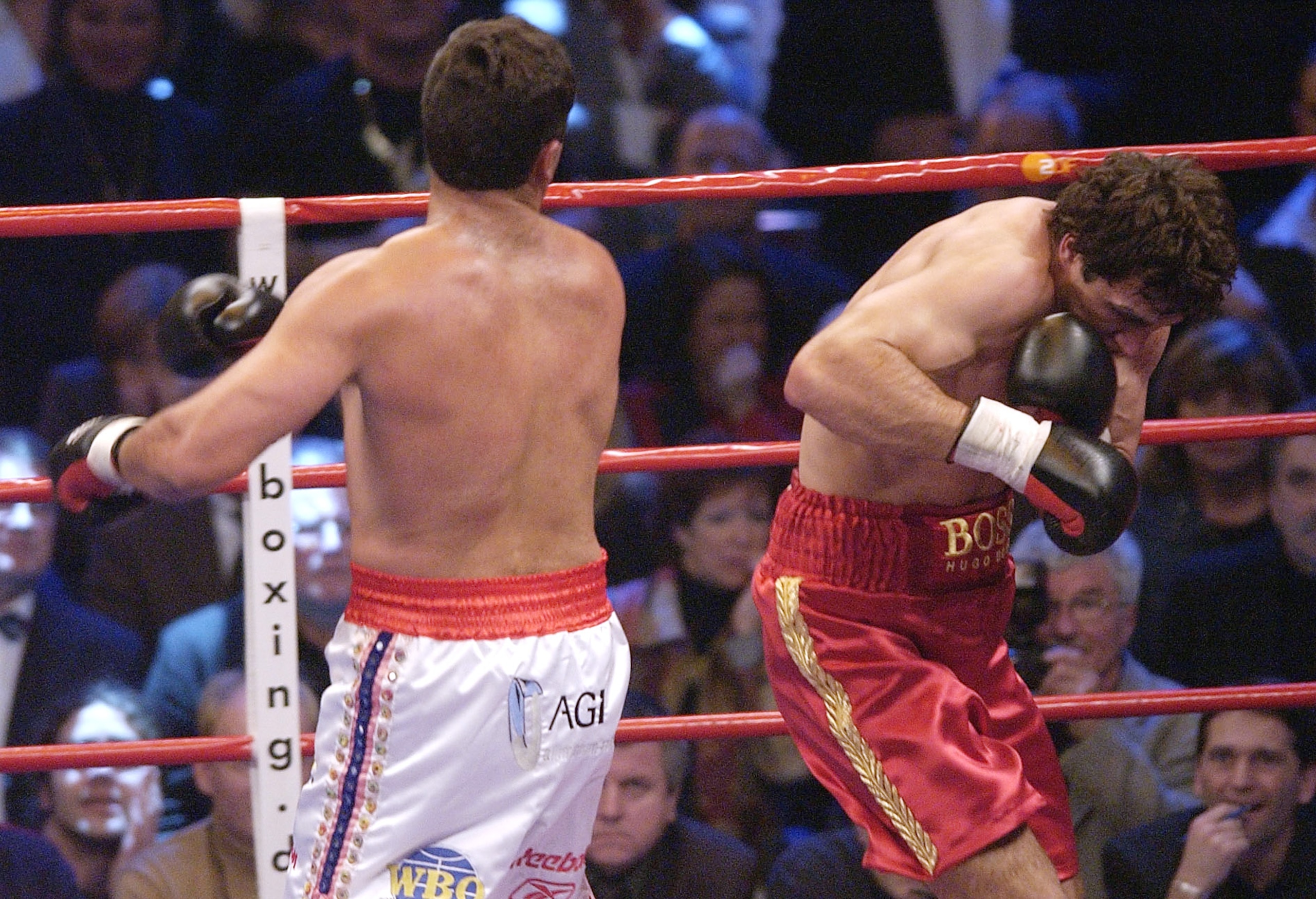 HANNOVER, GERMANY - MARCH 8:  Corrie Sanders of South Africa and Wladimir Klitschko of Germany during the WBO heavy weight fight at The Preussag Arena on March 8 2003 in Hannover, Germany.  (Photo by Stuart Franklin/Getty images)