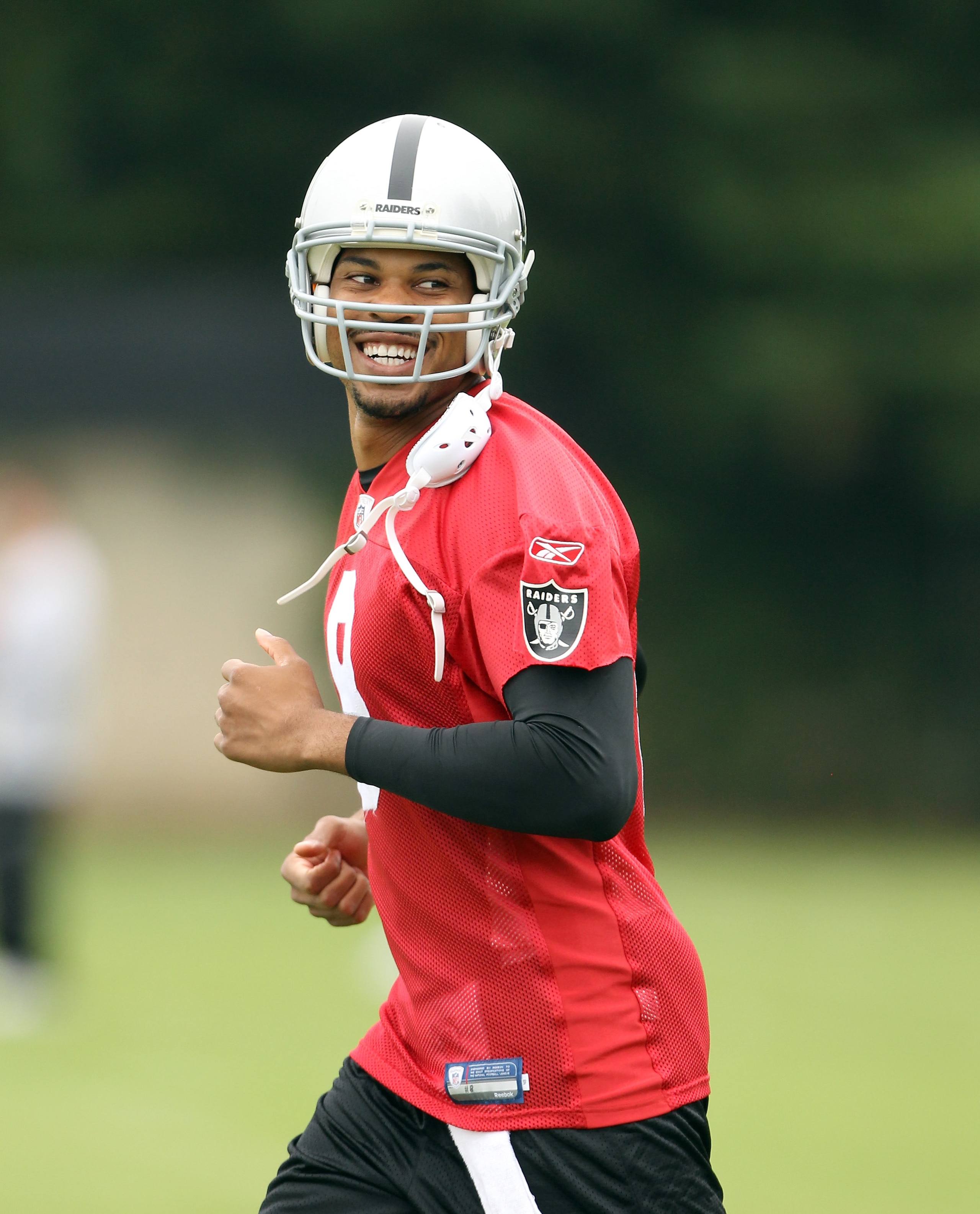 NAPA, CA - AUGUST 01:  Jason Campbell #8 of the Oakland Raiders works out during the Raiders training camp at their Napa Valley Training Complex on August 1, 2010 in Napa, California.  (Photo by Ezra Shaw/Getty Images)