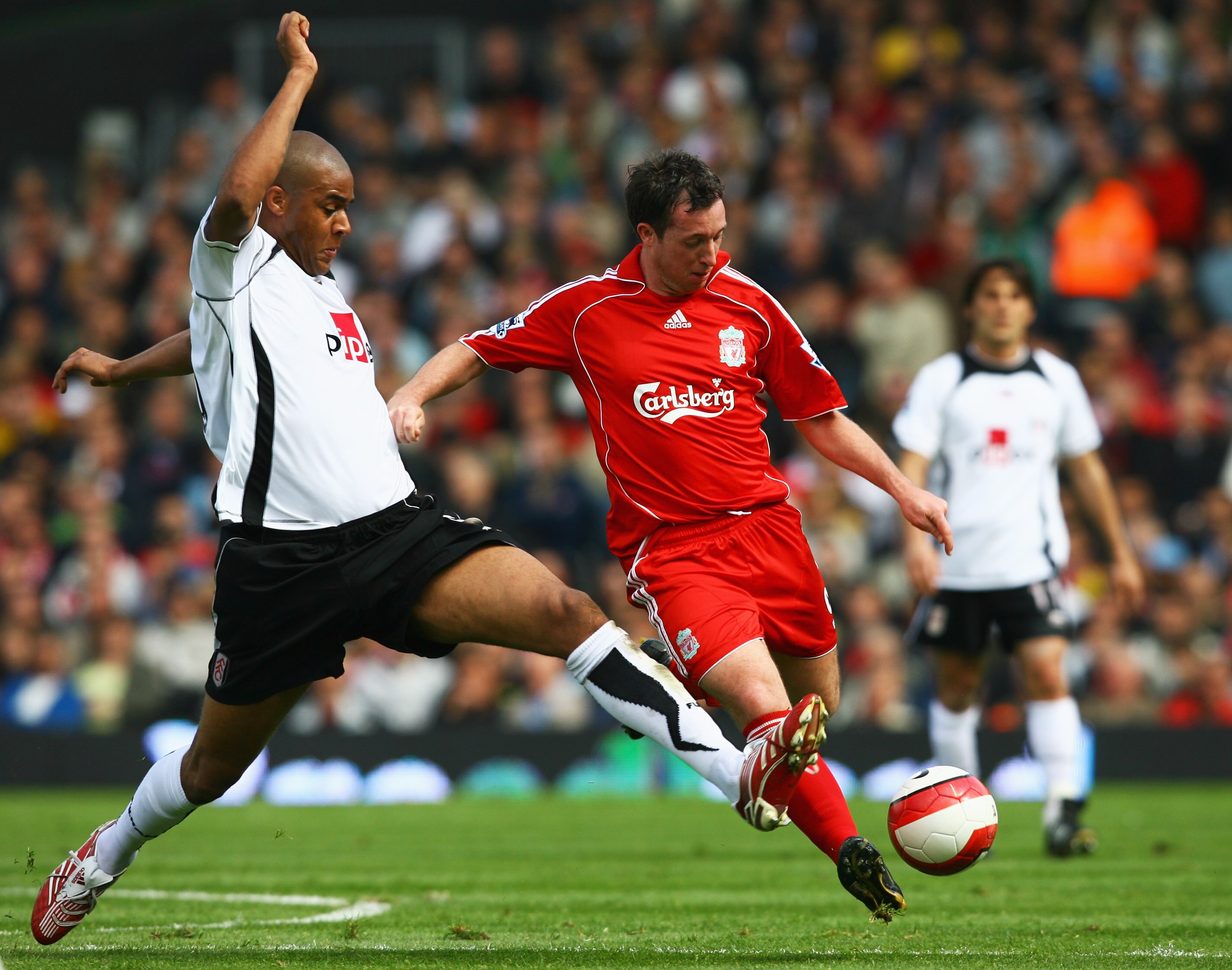 LONDON - MAY 05:  Robbie Fowler of Liverpool takes on Zat Knight of Fulham (L) during the Barclays Premiership match between Fulham and Liverpool at Craven Cottage on May 5, 2007 in London, England.  (Photo by Shaun Botterill/Getty Images)