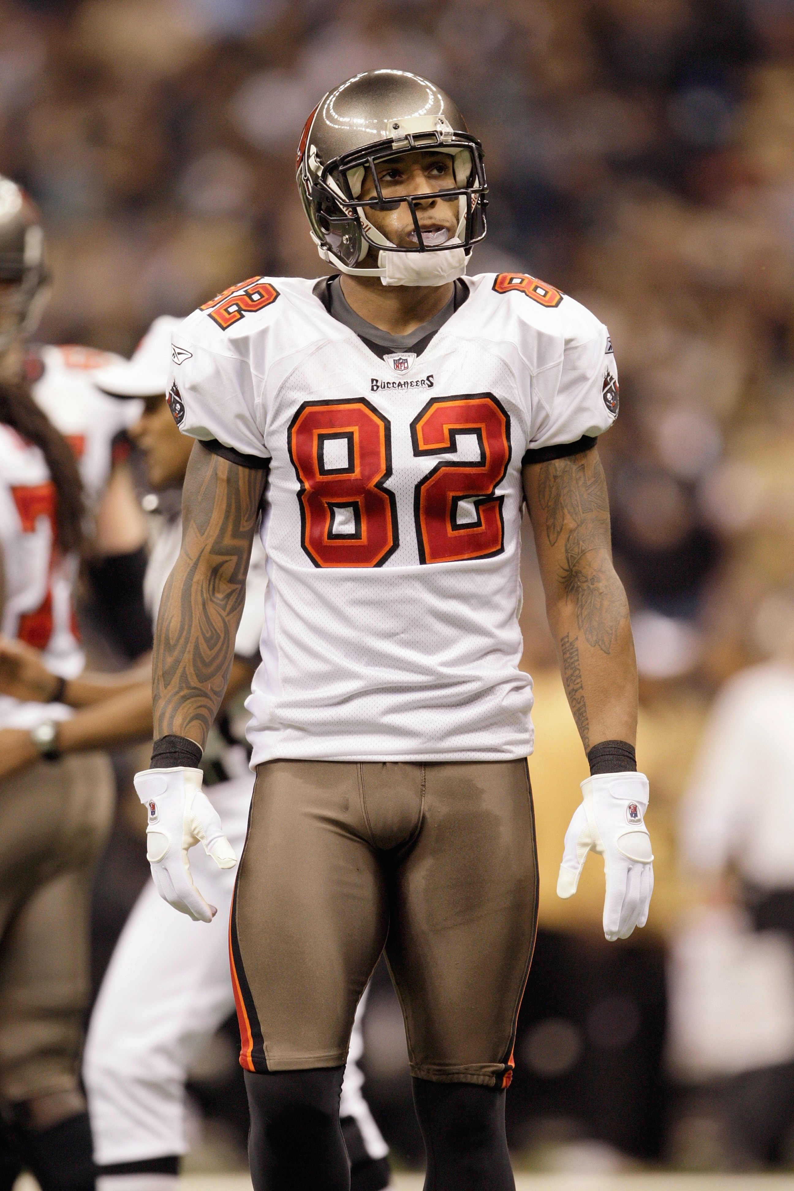NEW ORLEANS - DECEMBER 27: Kellen Winslow #82 of the Tampa Bay Buccaneers walks on the field during the game against the New Orleans Saints at the Louisiana Superdome on December 27, 2009 in New Orleans, Louisiana. (Photo by Jamie Squire/Getty Images) NEW ORLEANS - DECEMBER 27: Kellen Winslow #82 of the Tampa Bay Buccaneers walks on the field during the game against the New Orleans Saints at the Louisiana Superdome on December 27, 2009 in New Orleans, Louisiana. (Photo by Jamie Squire/Getty Images)