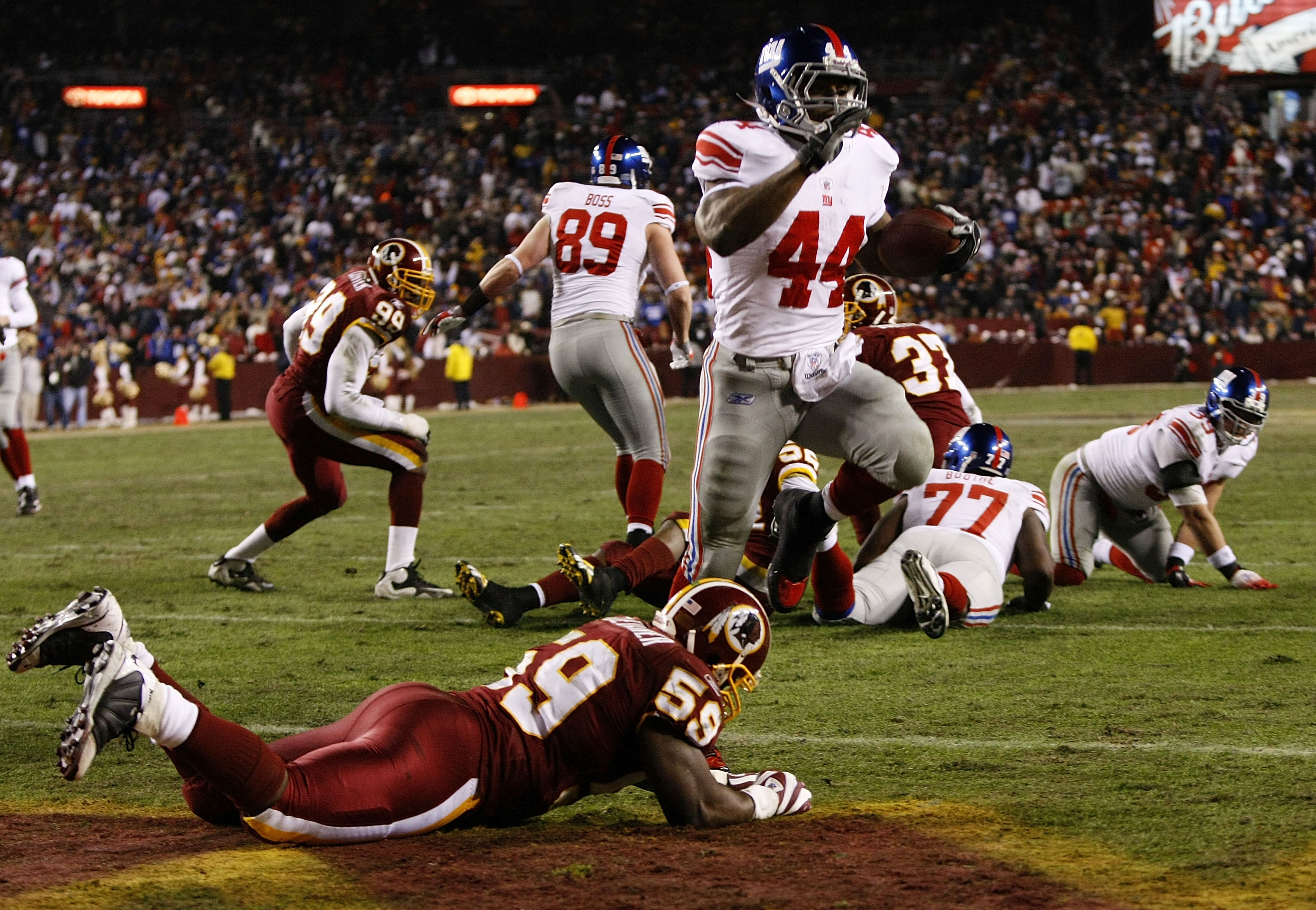 LANDOVER, MD - DECEMBER 21:  Running back Ahmad Bradshaw #44 of the New York Giants rushes four yards for a touchdown against the Washington Redskins at FedEx Field on December 21, 2009 in Landover, Maryland. (Photo by Win McNamee/Getty Images)