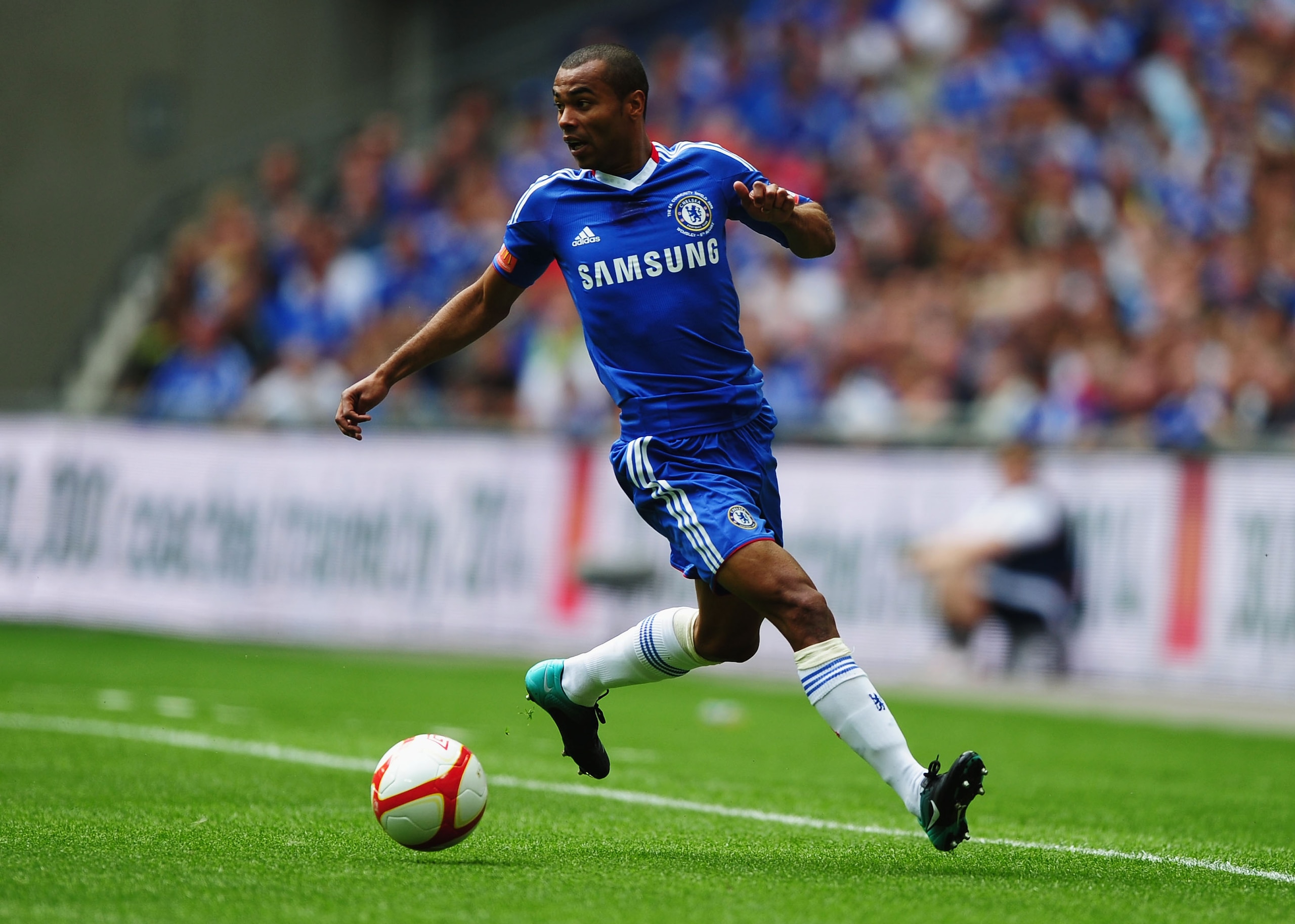 LONDON, ENGLAND - AUGUST 08:  Ashley Cole of Chelsea controls the ball during the FA Community Shield match between Chelsea and Manchester United at Wembley Stadium on August 8, 2010 in London, England.  (Photo by Laurence Griffiths/Getty Images)