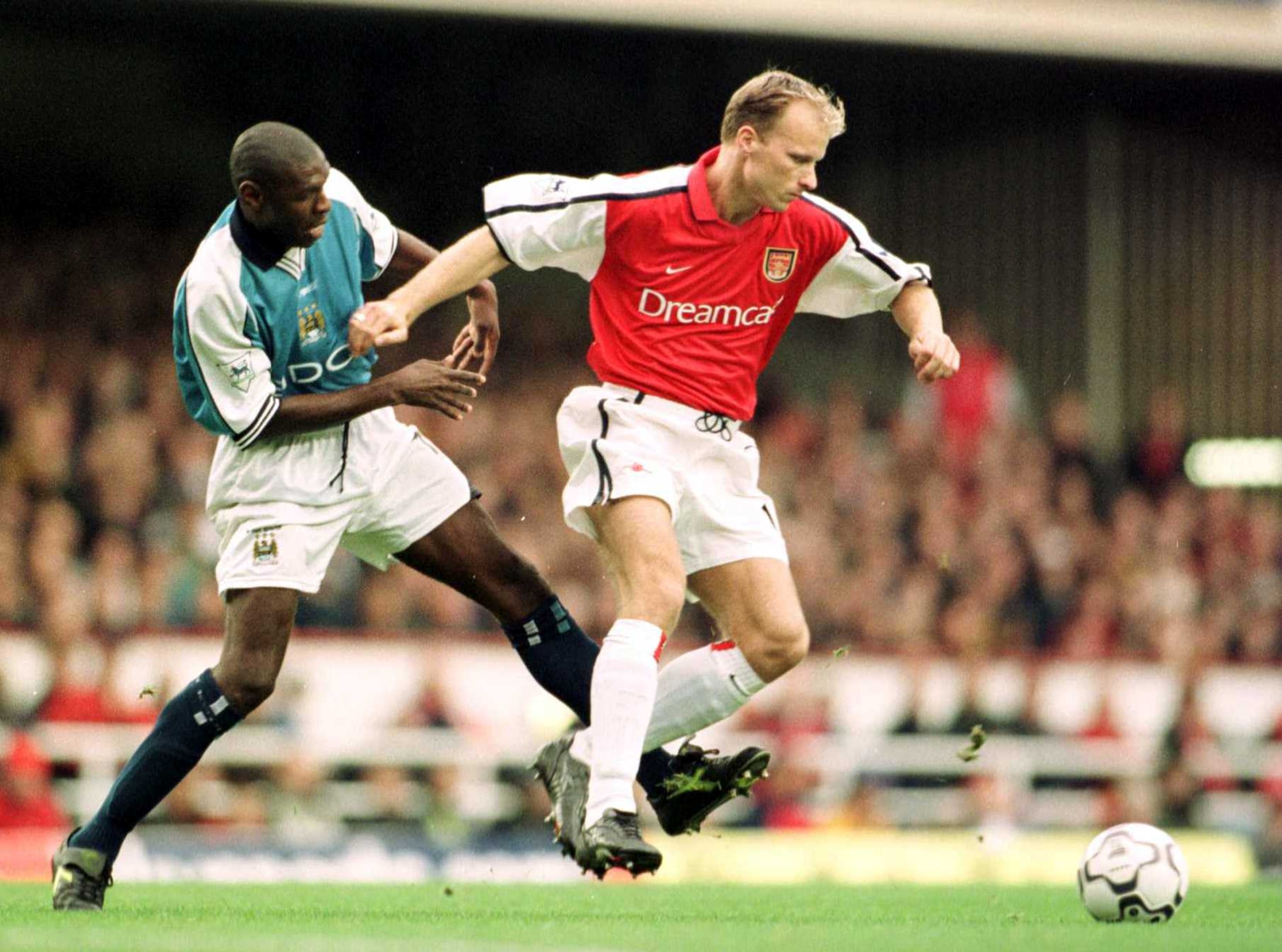 28 Oct 2000:  Dennis Bergkamp of Arsenal holds off Shaun Goater of Man City during the match between Arsenal and Manchester City in the FA Carling Premiership at Highbury, London. Mandatory Credit: Craig Prentis/ALLSPORT