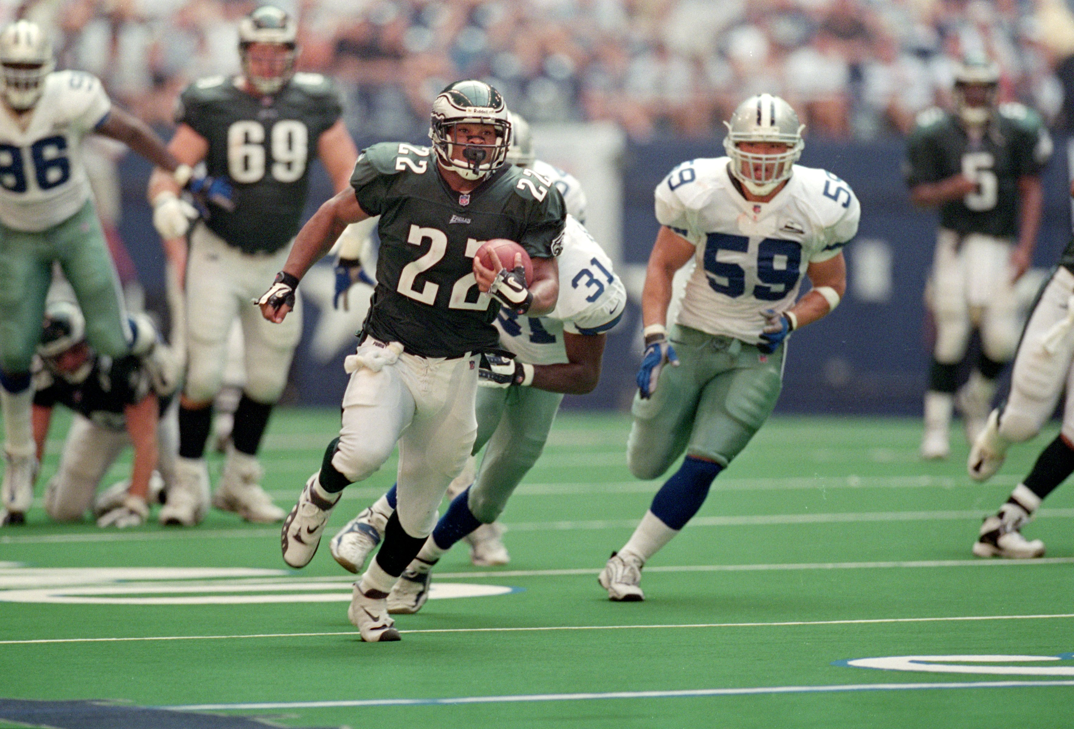 3 Sep 2000: Duce Staley #22 of the Philadelphia Eagles carries the ball  up the field during a game against  the Dallas Cowboys at Texas Stadium in Irving, Texas. The Eagles defeated the Cowboys 41-14.Mandatory Credit: Ronald Martinez  /Allsport