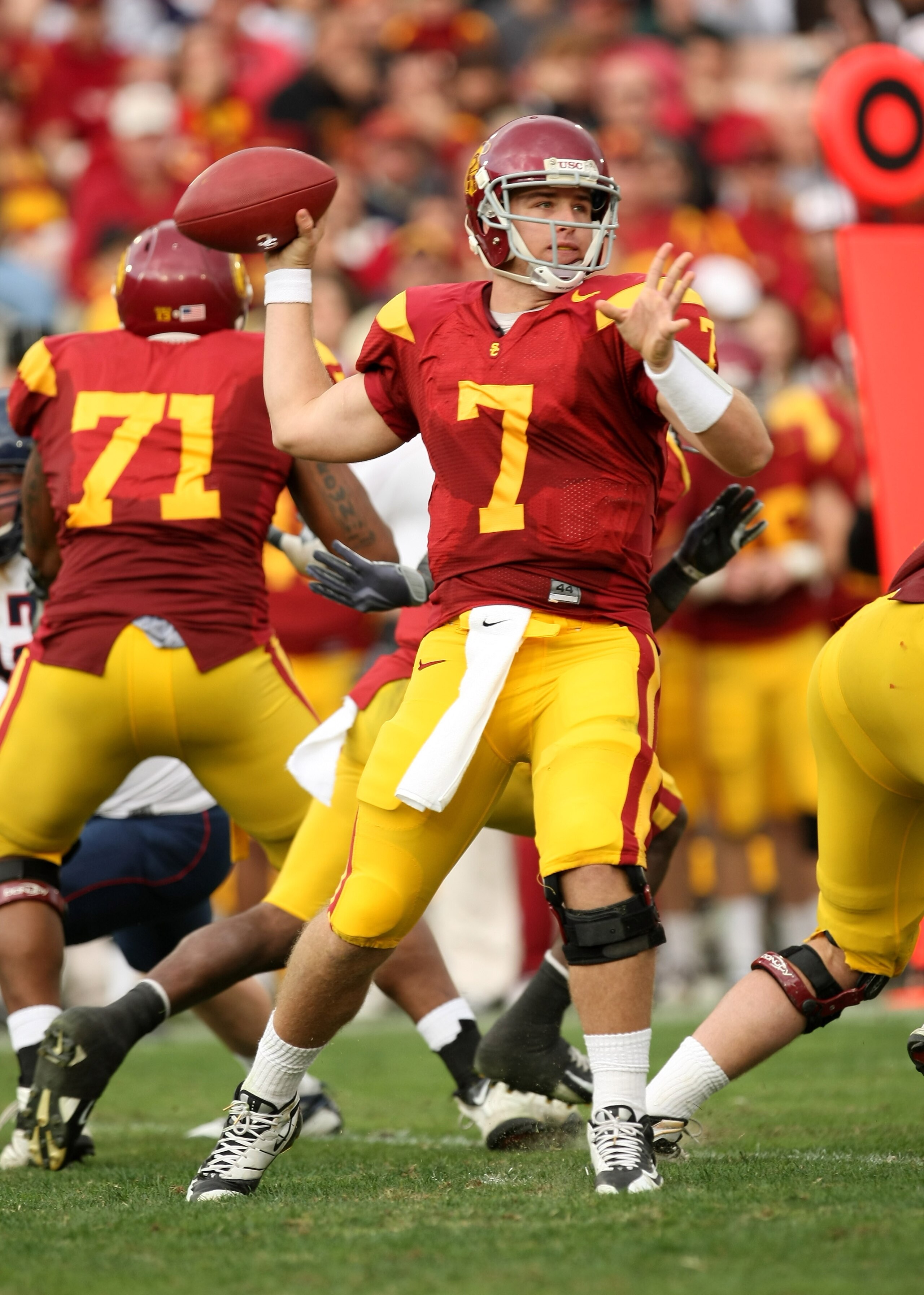 LOS ANGELES - DECEMBER 5: Quarterback Matt Barkley #7 of the USC Trojans throws a pass against the Arizona Wildcats on December 5, 2009 at the Los Angeles Coliseum in Los Angeles, California. Arizona won 21-17.   (Photo by Stephen Dunn/Getty Images)