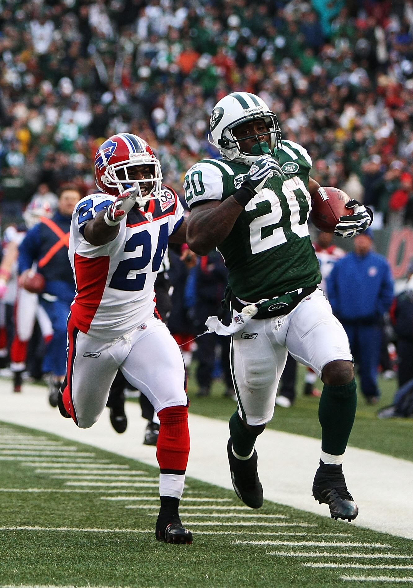 EAST RUtheRFORD, NJ - OCTOBER 18:  Thomas Jones #20 of the New York Jets scores a touchdown as Terrence McGee #24 of the Buffalo Bills defends during their game on October 18, 2009 at Giants Stadium in East Rutherford, New Jersey.  (Photo by Al Bello/Gett