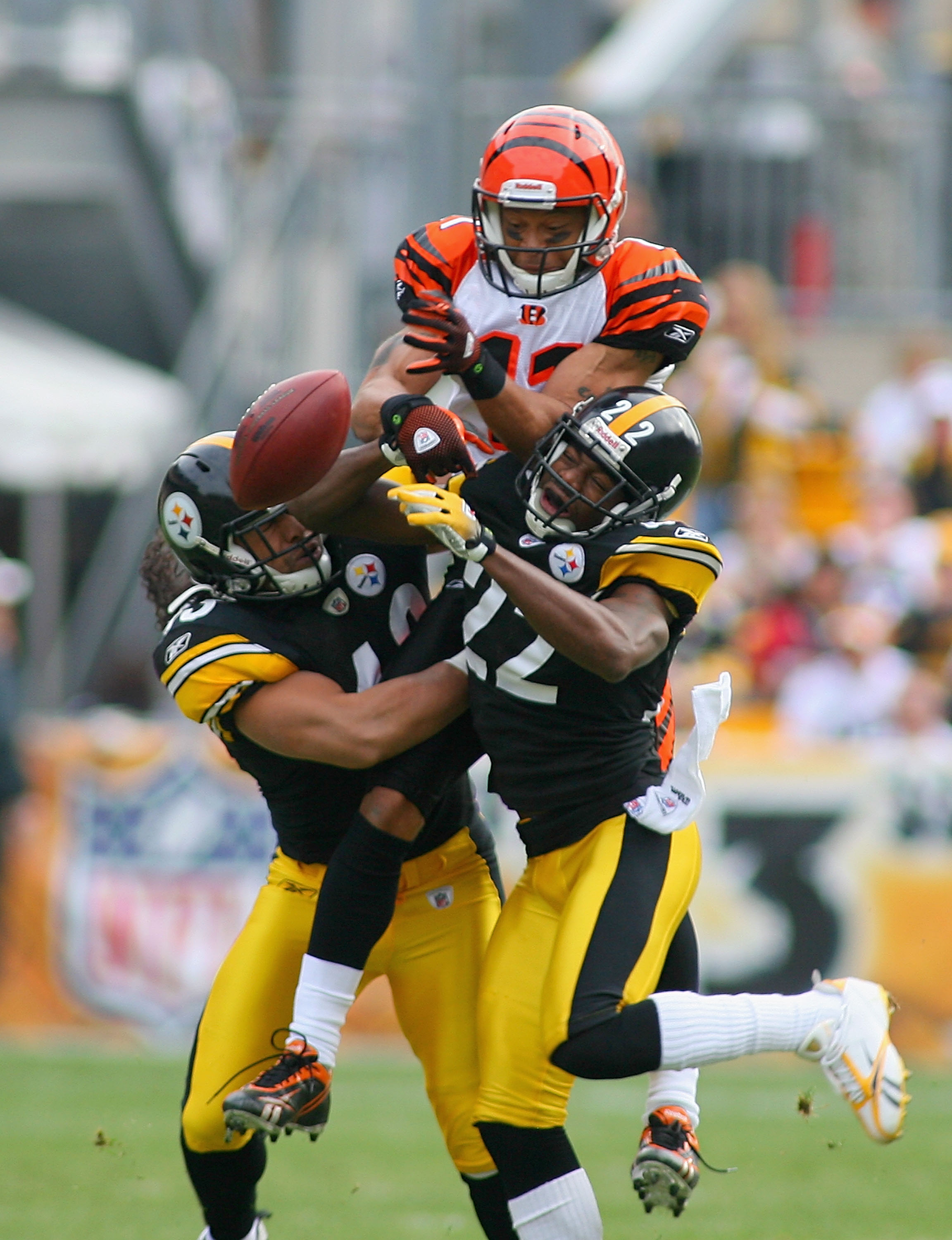 PITTSBURGH - NOVEMBER 15: Troy Polamalu #43 and William Gay #22 of the Pittsburgh Steelers break up a pass intended for Laveranues Coles #11 of the Cincinnati Bengals at Heinz Field on November 15, 2009 in Pittsburgh, Pennsylvania. (Photo by Rick Stewa PITTSBURGH - NOVEMBER 15: Troy Polamalu #43 and William Gay #22 of the Pittsburgh Steelers break up a pass intended for Laveranues Coles #11 of the Cincinnati Bengals at Heinz Field on November 15, 2009 in Pittsburgh, Pennsylvania. (Photo by Rick Stewa
