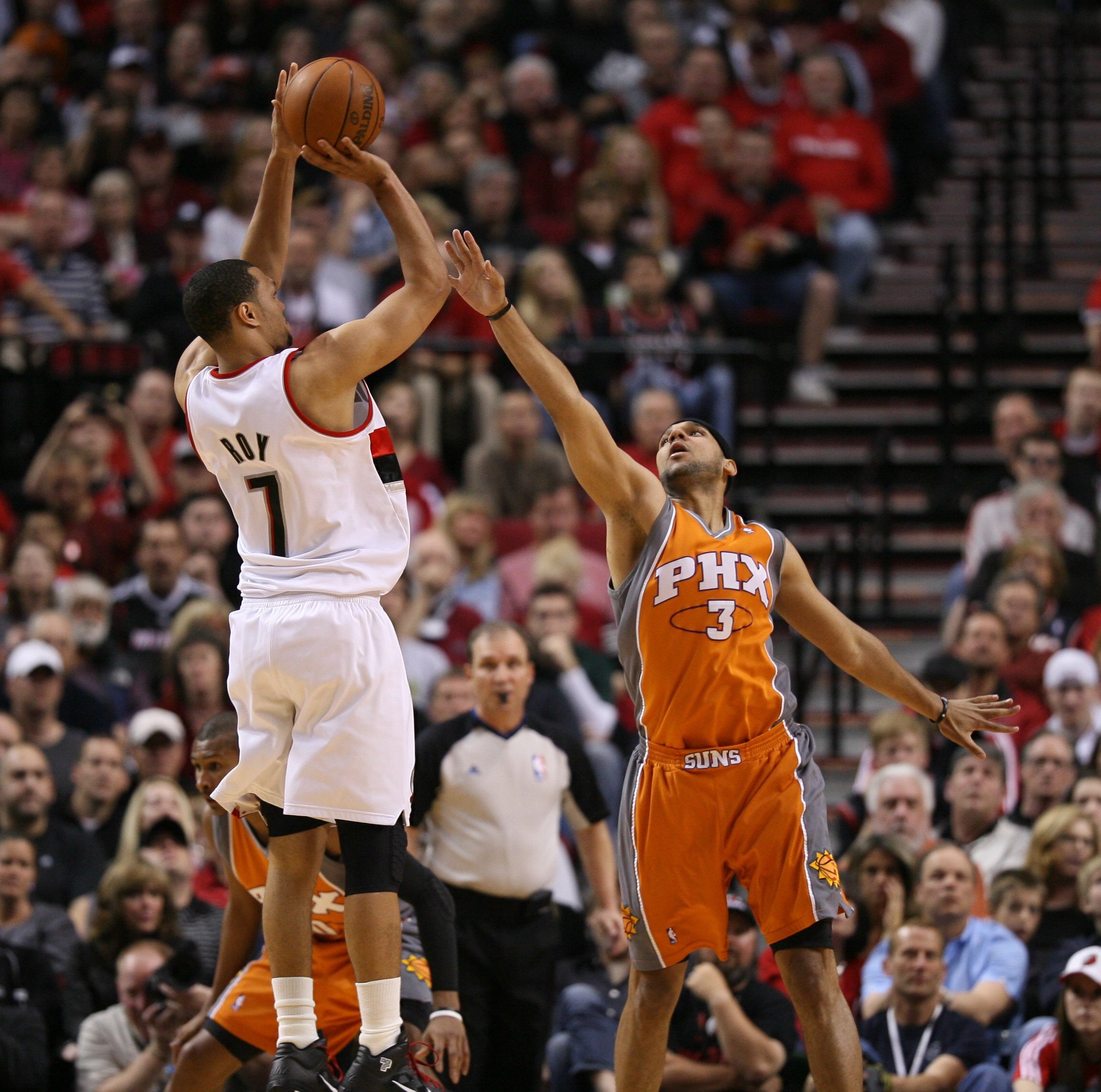 PORTLAND, OR - APRIL 24:  Brandon Roy #7 of the Portland Trail Blazers shoots against Jared Dudley #3 of the Phoenix Suns during Game Four of the Western Conference Quarterfinals of the NBA Playoffs on April 24, 2010 at the Rose Garden in Portland, Oregon