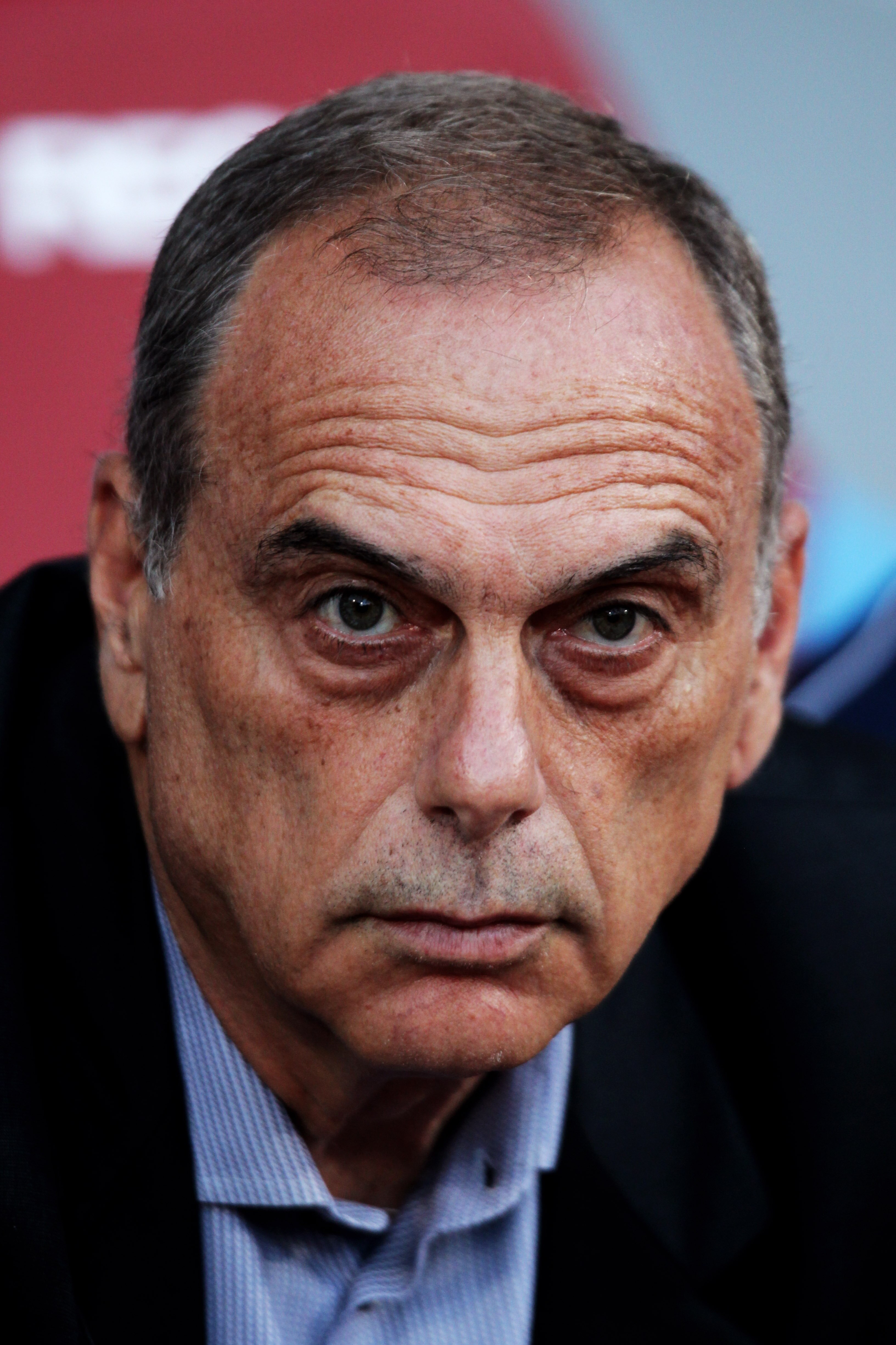 LONDON, ENGLAND - AUGUST 24:  West Ham manager Avram Grant looks on during the second round Carling Cup match between West Ham United and Oxford United at Boleyn Ground on August 24, 2010 in London, England.  (Photo by Dean Mouhtaropoulos/Getty Images)