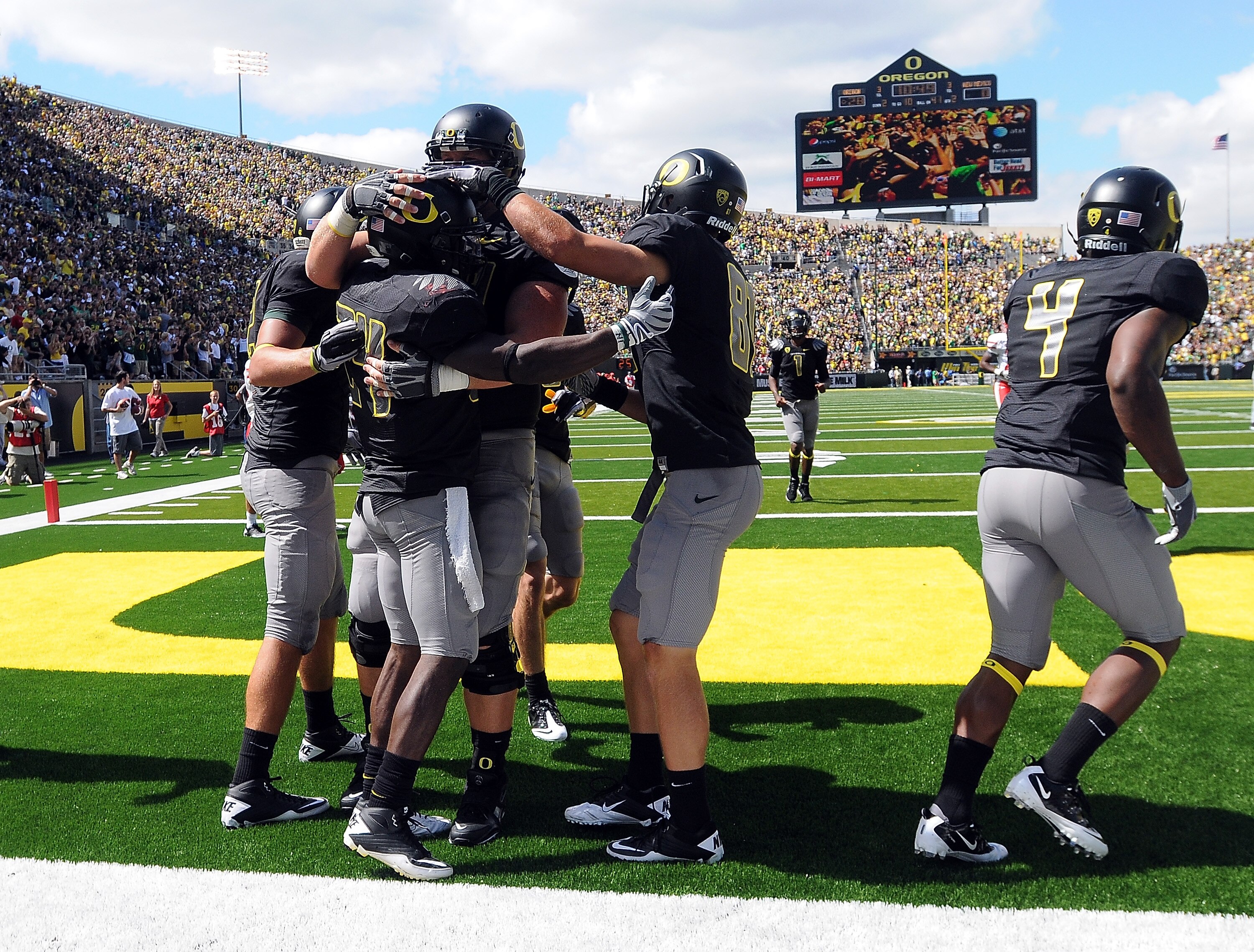 EUGENE, OR - SEPTEMBER 04: Running back Kenjon Barner #24 of the Oregon Ducks is mobbed in the endzone by his teammates after scoring a touchdown in the second quarter of the game against the New Mexico Lobos at Autzen Stadium on September 4, 2010 in Euge