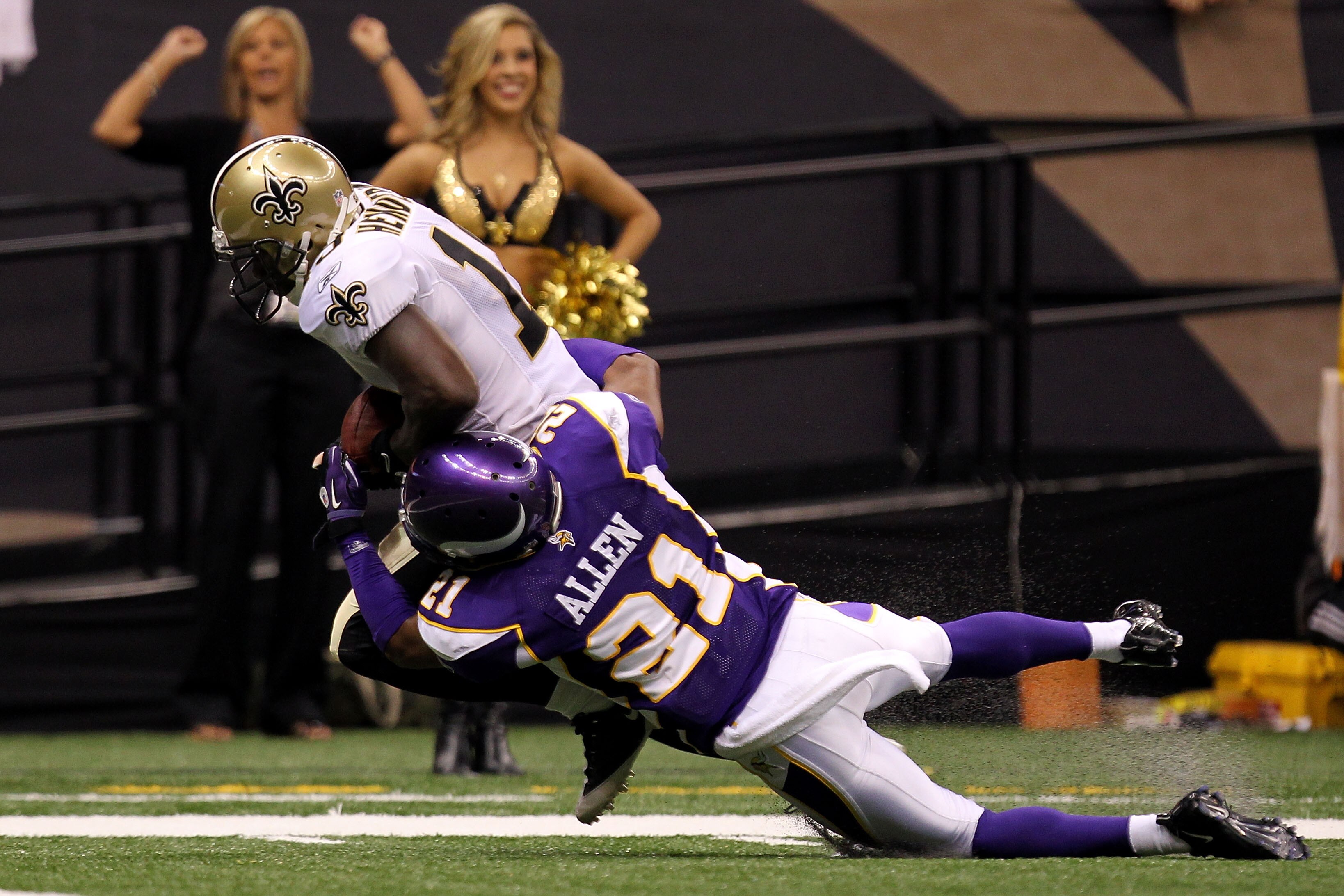 NEW ORLEANS - SEPTEMBER 09:  Devery Henderson #19 of the New Orleans Saints scors a 29-yard touchdown reception in the first quarter against Asher Allen #21 of the Minnesota Vikings at Louisiana Superdome on September 9, 2010 in New Orleans, Louisiana.  (