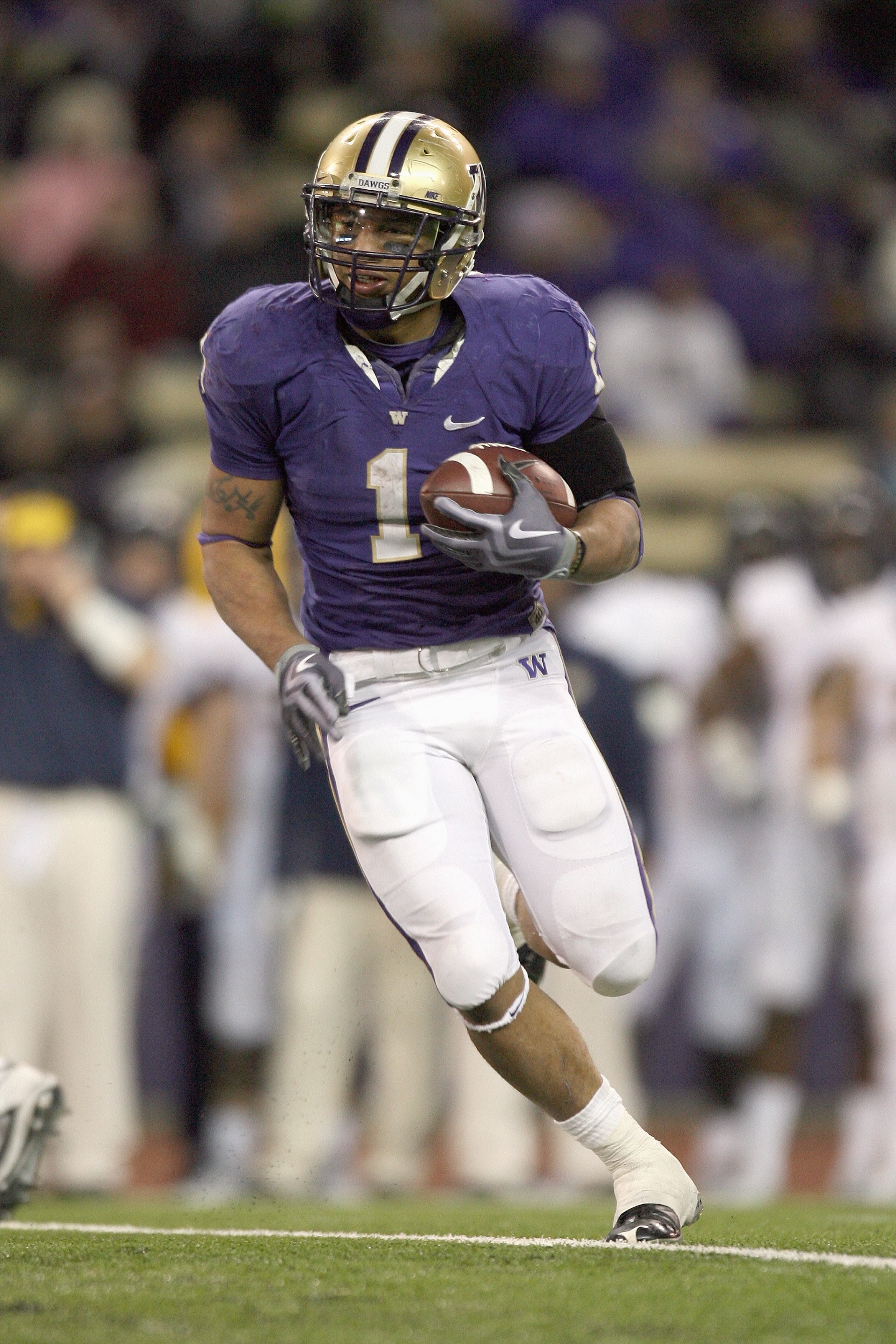 SEATTLE - DECEMBER 05:  Chris Polk #1 of the Washington Huskies carries the ball during game against the California Bears on December 5, 2009 at Husky Stadium in Seattle, Washington. The Huskies defeated the Bears 42-10. (Photo by Otto Greule Jr/Getty Ima