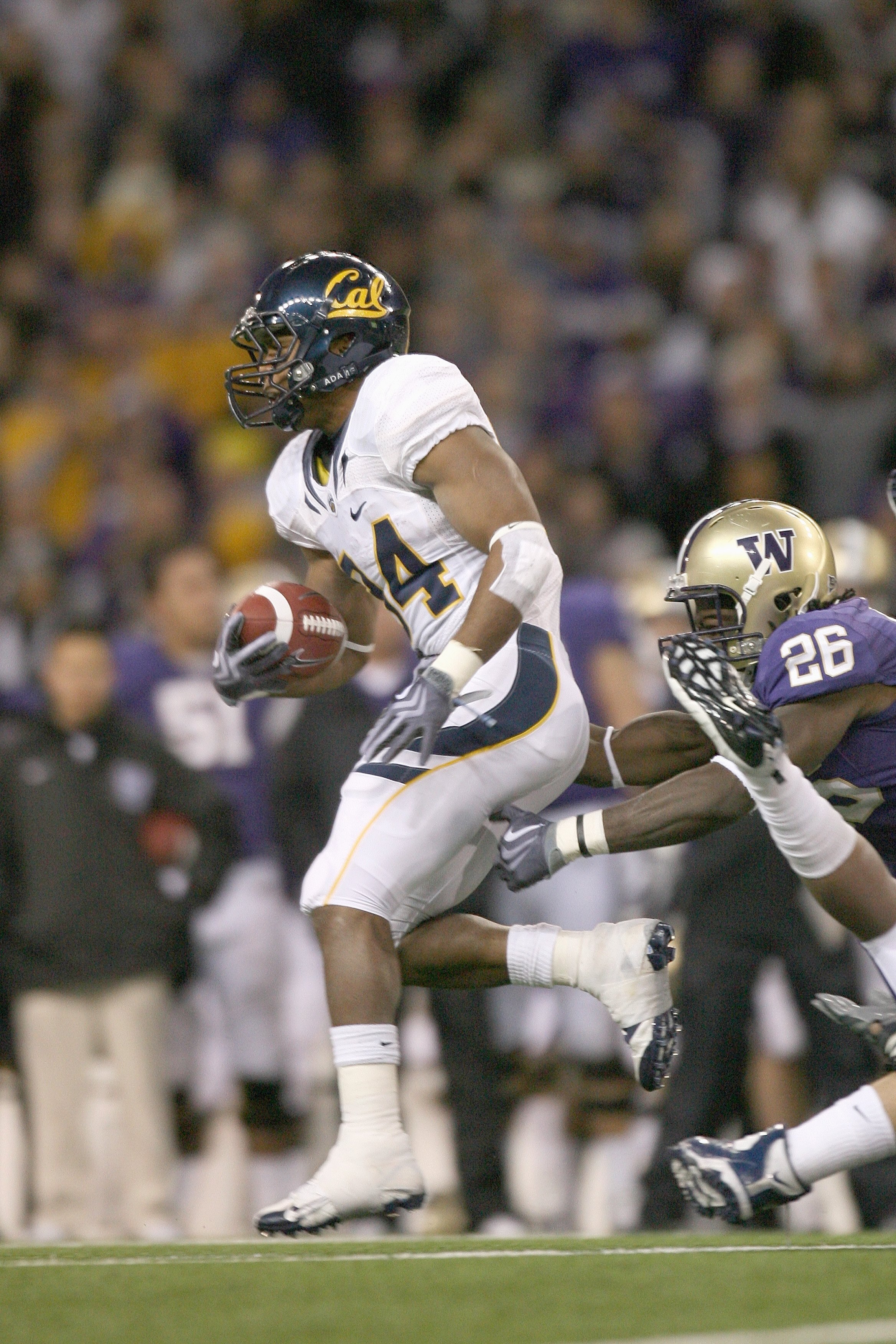SEATTLE - DECEMBER 05: Running back Shane Vereen #34 of the California Bears rushes against Jason Wells #26 of the Washington Huskies on December 5, 2009 at Husky Stadium in Seattle, Washington. The Huskies defeated the Bears 42-10. (Photo by Otto Greule