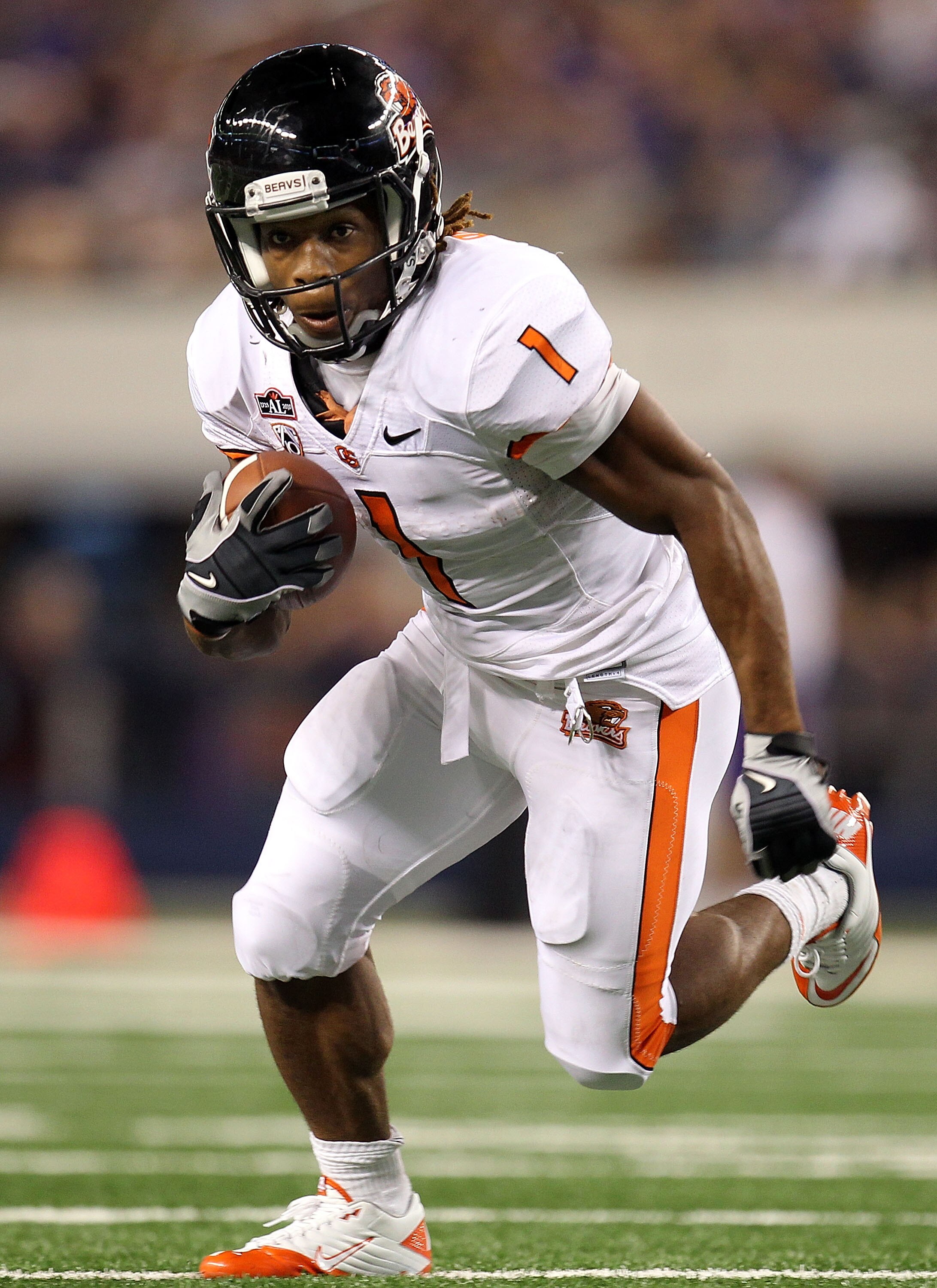 ARLINGTON, TX - SEPTEMBER 04:  Running back Jacquizz Rodgers #1 of the Oregon State Beavers at Cowboys Stadium on September 4, 2010 in Arlington, Texas.  (Photo by Ronald Martinez/Getty Images)