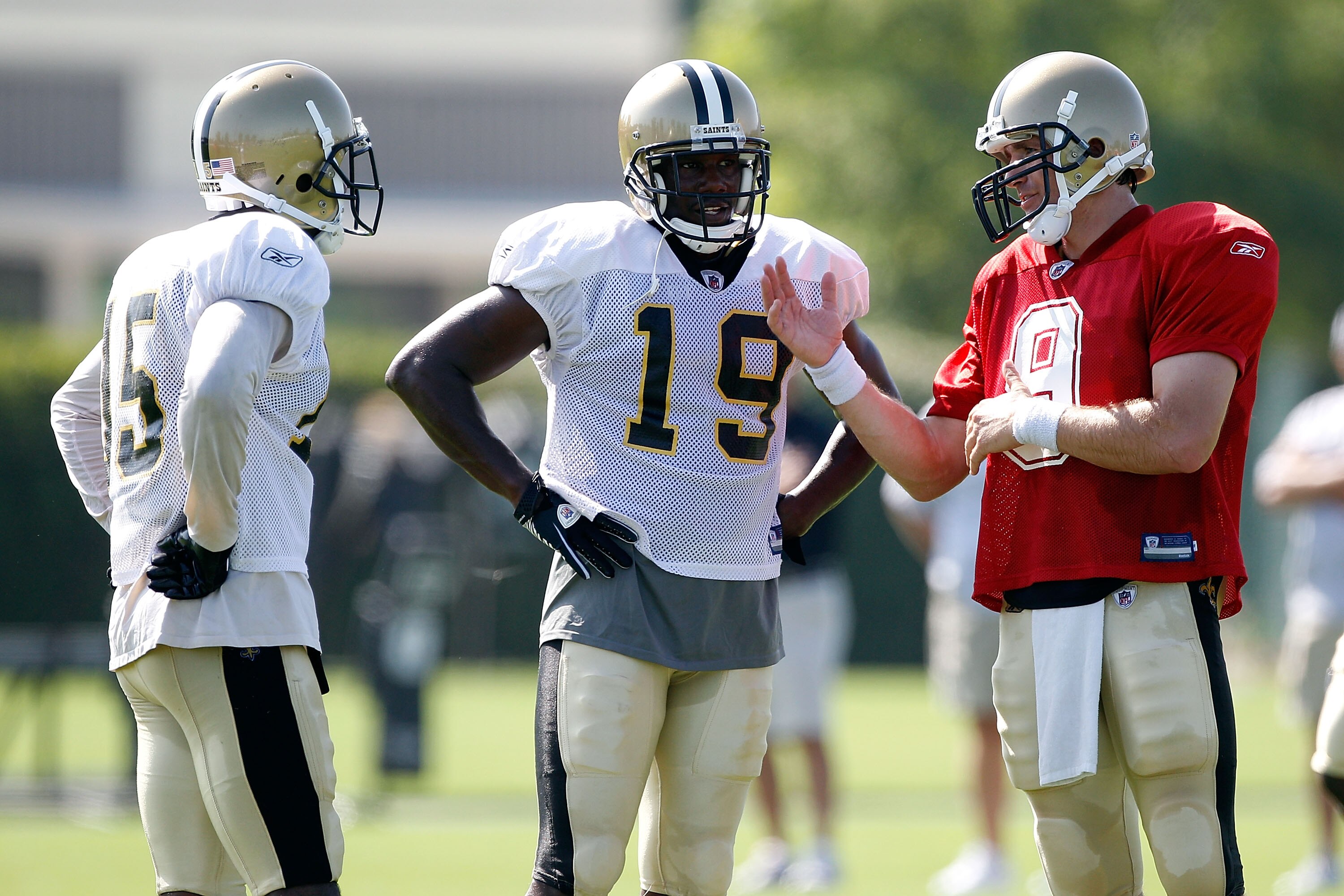 METAIRIE, LA - JULY 30:  Drew Brees #9 talks with Devery Henderson #19 and Courtney Roby #15 of the New Orleans Saints during the first day of Training Camp on July 30, 2010 in Metairie, Louisiana.  (Photo by Chris Graythen/Getty Images)