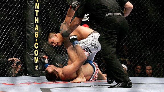 Efrain Escudero pounds out his opponent