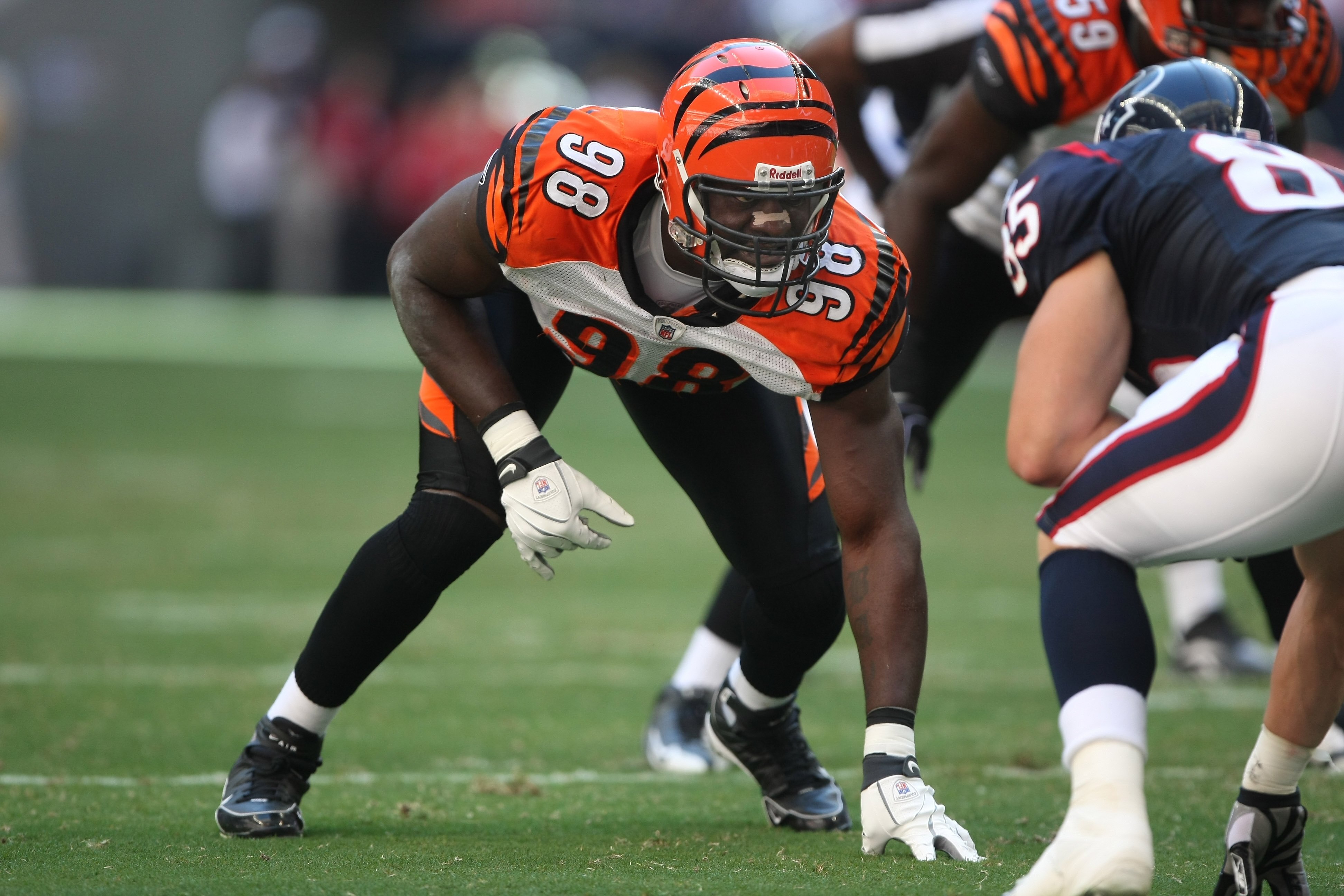 HOUSTON - OCTOBER 26:  Defensive end Antwan Odom #98 of the Cincinnati Bengals sets on the line against the Houston Texans on October 26, 2008 at Reliant Stadium in Houston, Texas.  (Photo by Stephen Dunn/Getty Images)