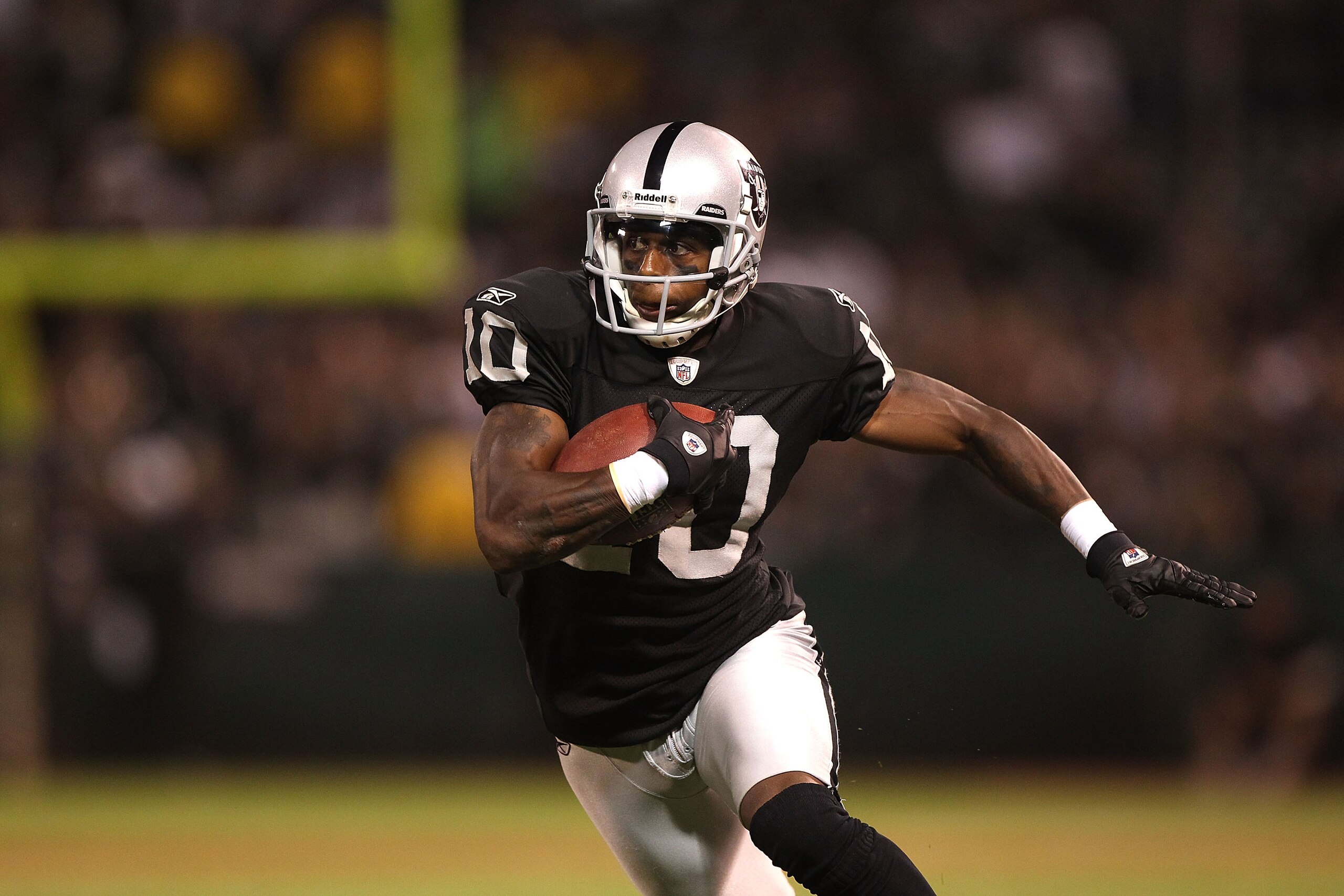 OAKLAND, CA - SEPTEMBER 02:  Shaun Bodiford #10 of the Oakland Raiders runs after a catch against the Seattle Seahawks during an NFL preseason game at Oakland-Alameda County Coliseum on September 2, 2010 in Oakland, California.  (Photo by Jed Jacobsohn/Ge