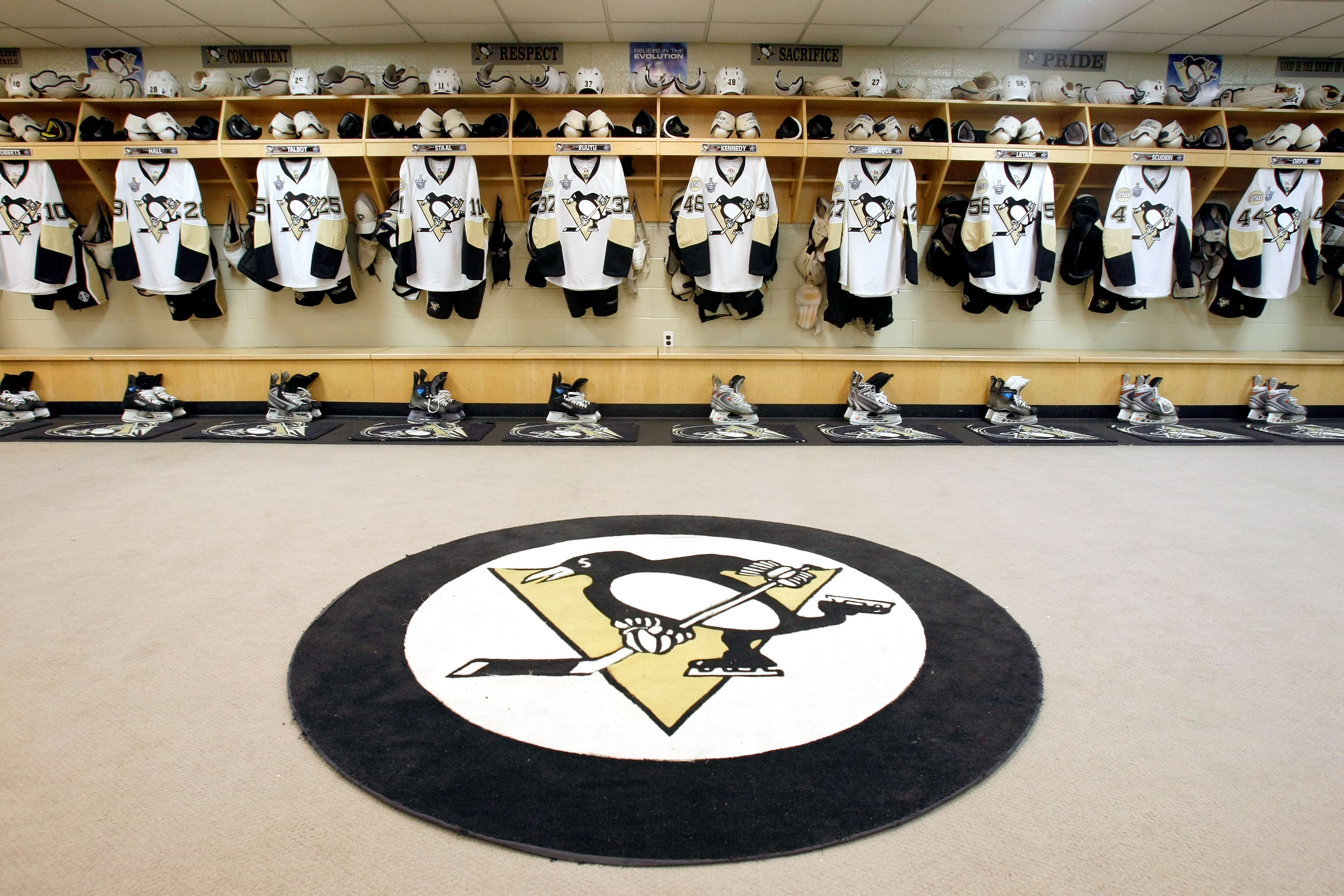 Black, Gold, and Blue: Ranking the Pittsburgh Penguins' Jerseys, image size:3000x2000