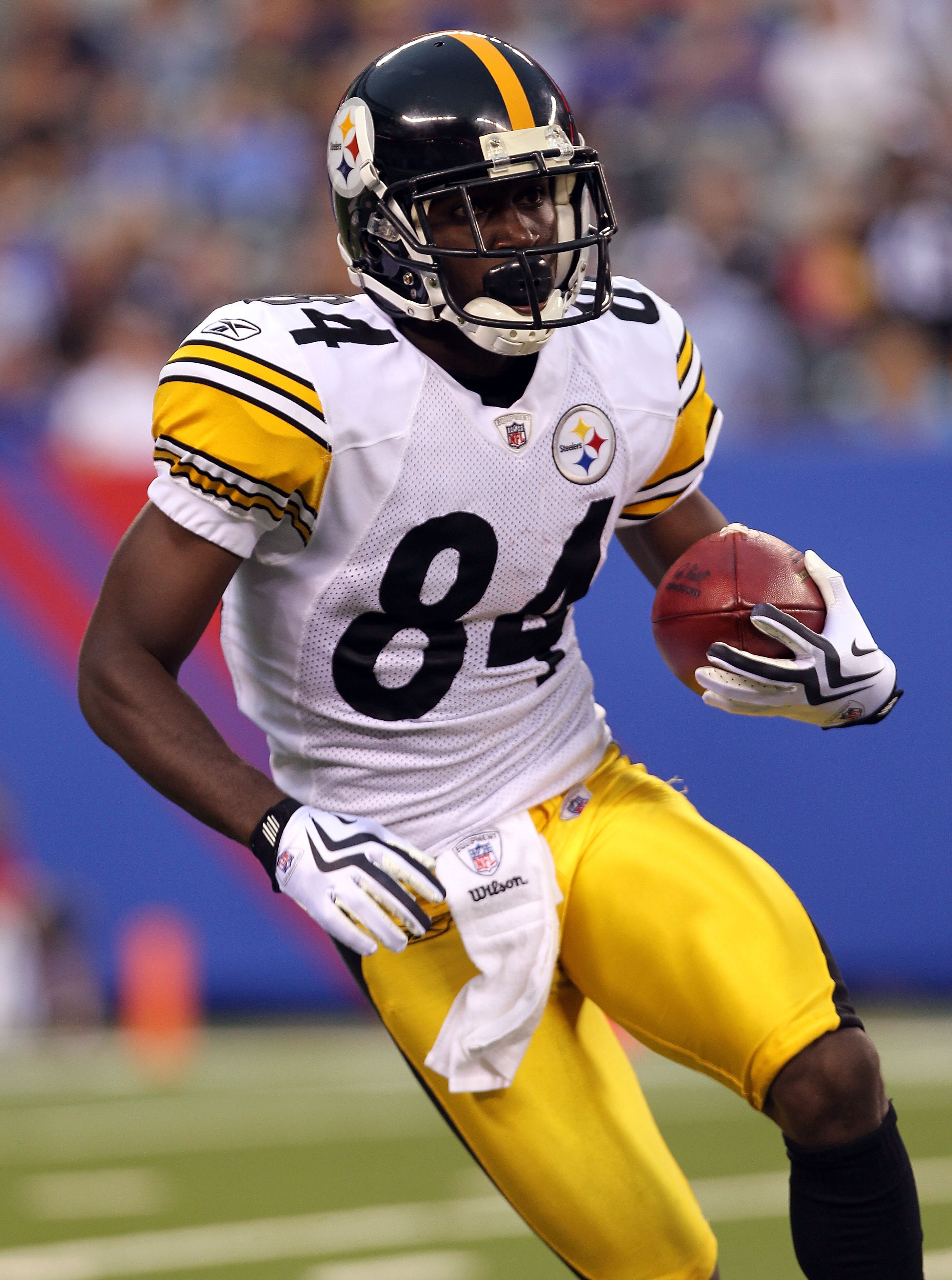 EAST RUTHERFORD, NJ - AUGUST 21: Antonio Brown #84 of the Pittsburgh Steelers returns a kick off against the New York Giants during their preseason game at New Meadowlands Stadium on August 21, 2010 in East Rutherford, New Jersey.  (Photo by Nick Laham/Ge