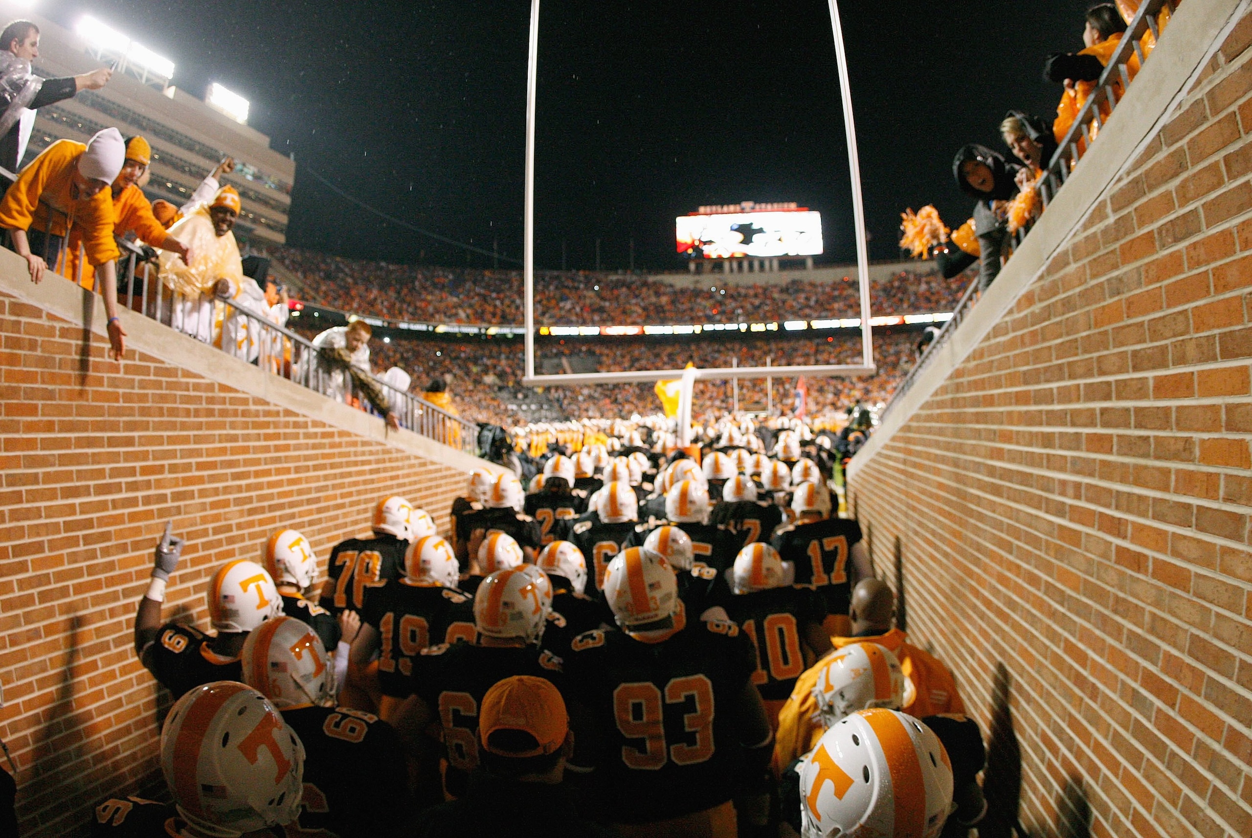 KNOXVILLE, TN - OCTOBER 31:  The South Carolina Gamecocks get ready to enter the field before the game against the Tennessee Volunteers at Neyland Stadium on October 31, 2009 in Knoxville, Tennessee.  (Photo by Streeter Lecka/Getty Images)