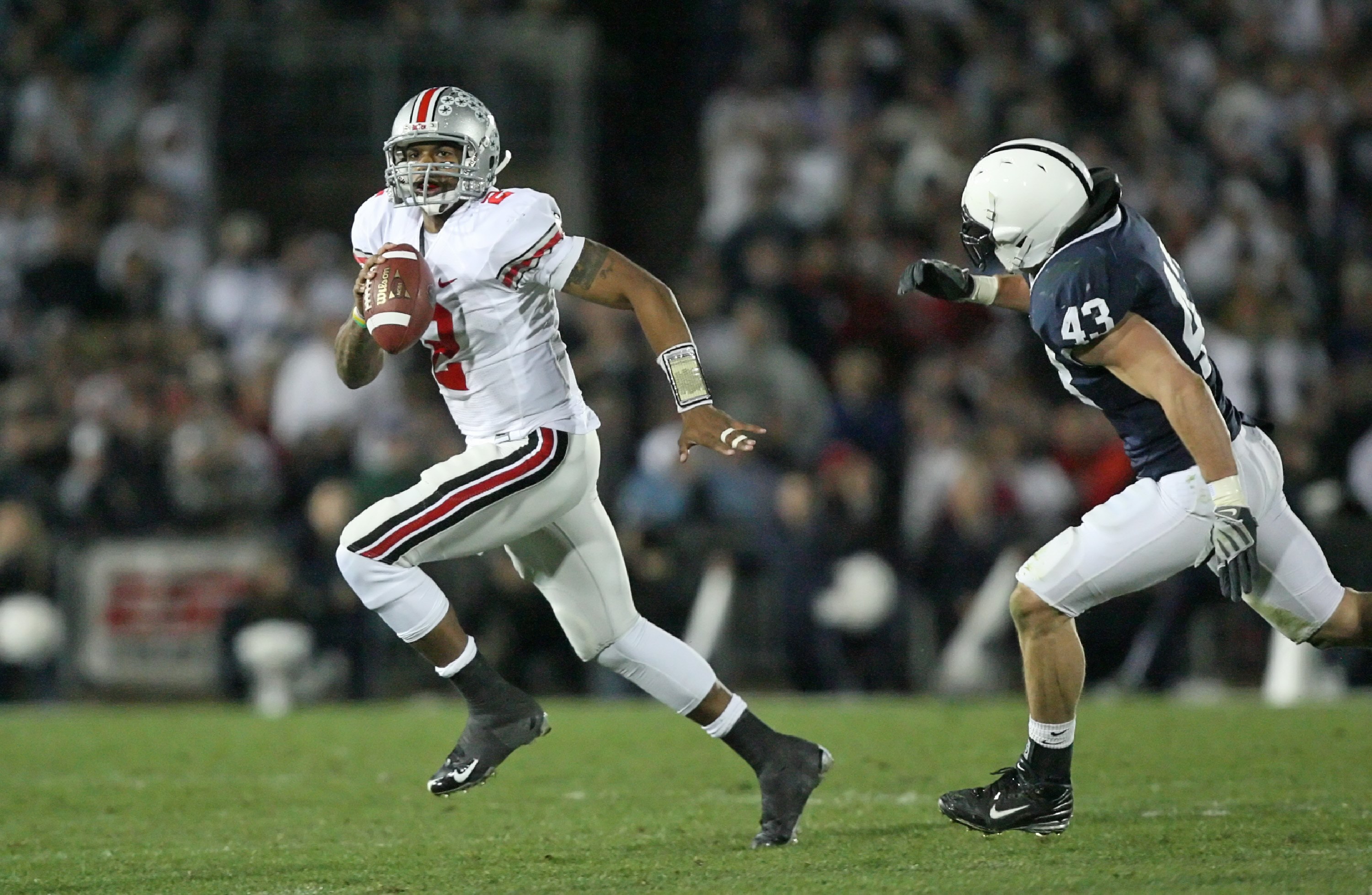 STATE COLLEGE, PA - NOVEMBER 7: Quarterback Terrelle Pryor #2 of the Ohio State Buckeyes scrambles out of the pocket during a game against the Penn State Nittany Lions on November 7, 2009 at Beaver Stadium in State College, Pennsylvania. Ohio State won 24 STATE COLLEGE, PA - NOVEMBER 7: Quarterback Terrelle Pryor #2 of the Ohio State Buckeyes scrambles out of the pocket during a game against the Penn State Nittany Lions on November 7, 2009 at Beaver Stadium in State College, Pennsylvania. Ohio State won 24
