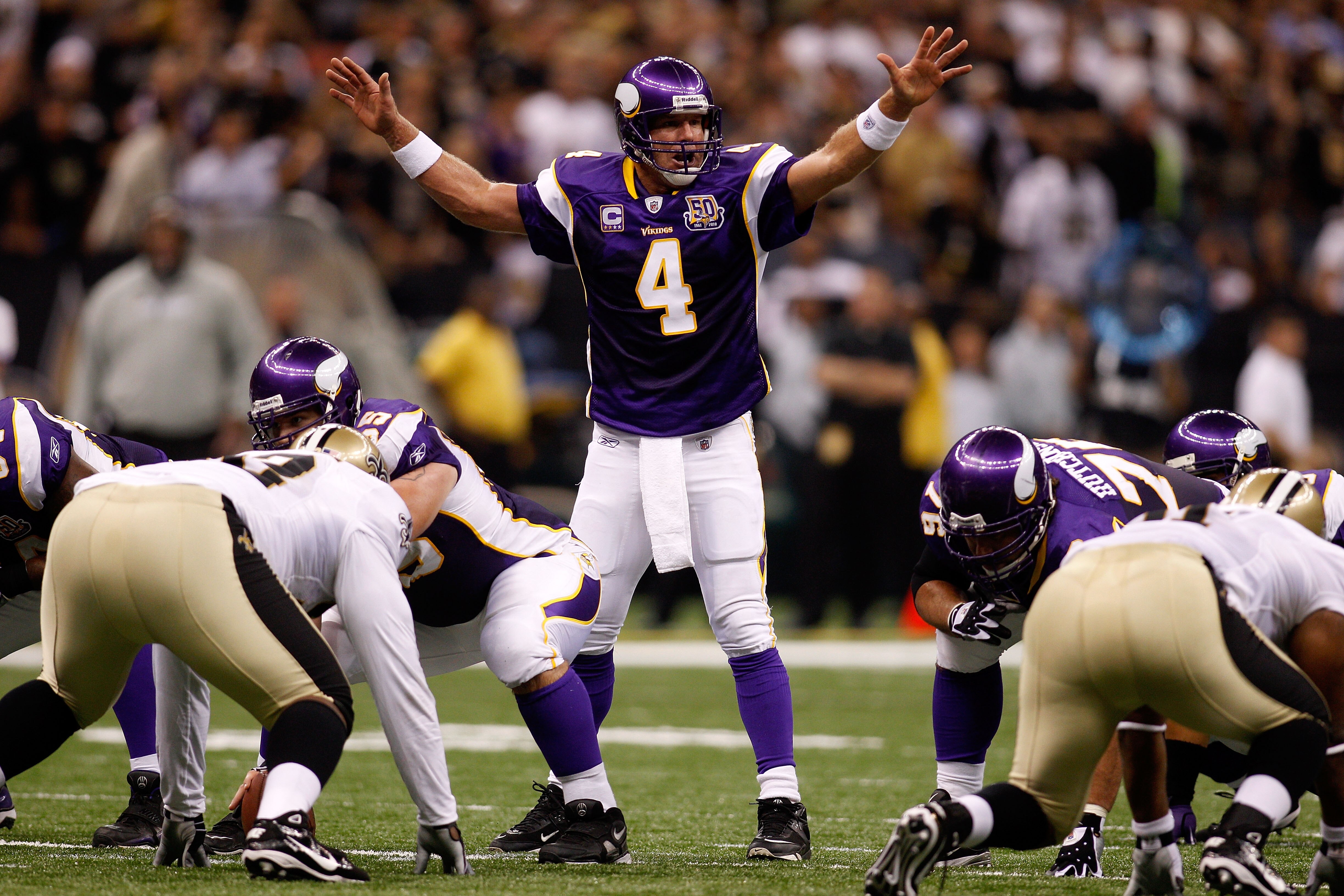NEW ORLEANS - SEPTEMBER 09:  Brett Favre #4 of the Minnesota Vikings calls plays out at the line of scrimmage against the New Orleans Saints at Louisiana Superdome on September 9, 2010 in New Orleans, Louisiana.  (Photo by Chris Graythen/Getty Images)
