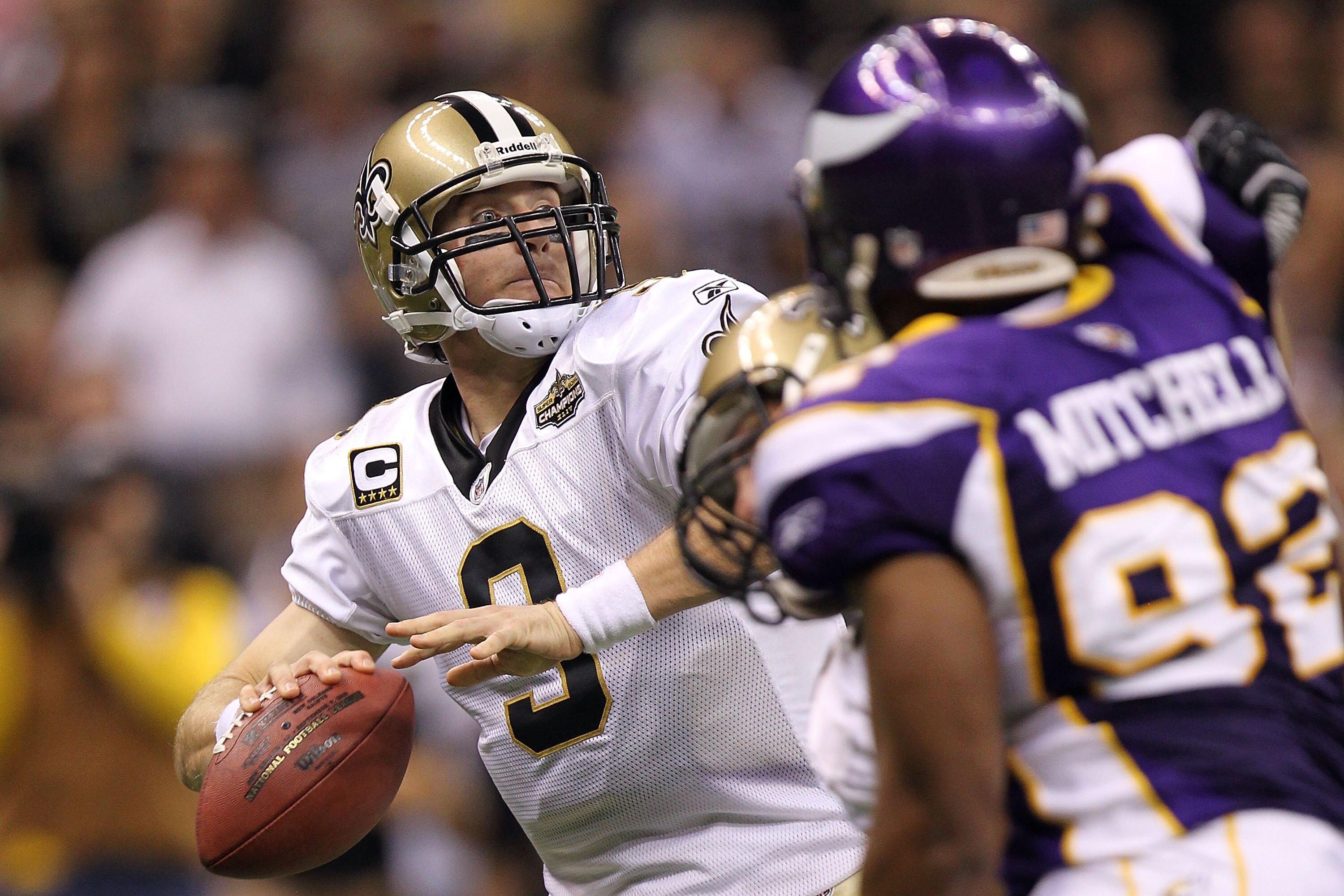 NEW ORLEANS - SEPTEMBER 09:  Drew Brees #9 of the New Orleans Saints throws a pass against the Minnesota Vikings at Louisiana Superdome on September 9, 2010 in New Orleans, Louisiana.  (Photo by Ronald Martinez/Getty Images)