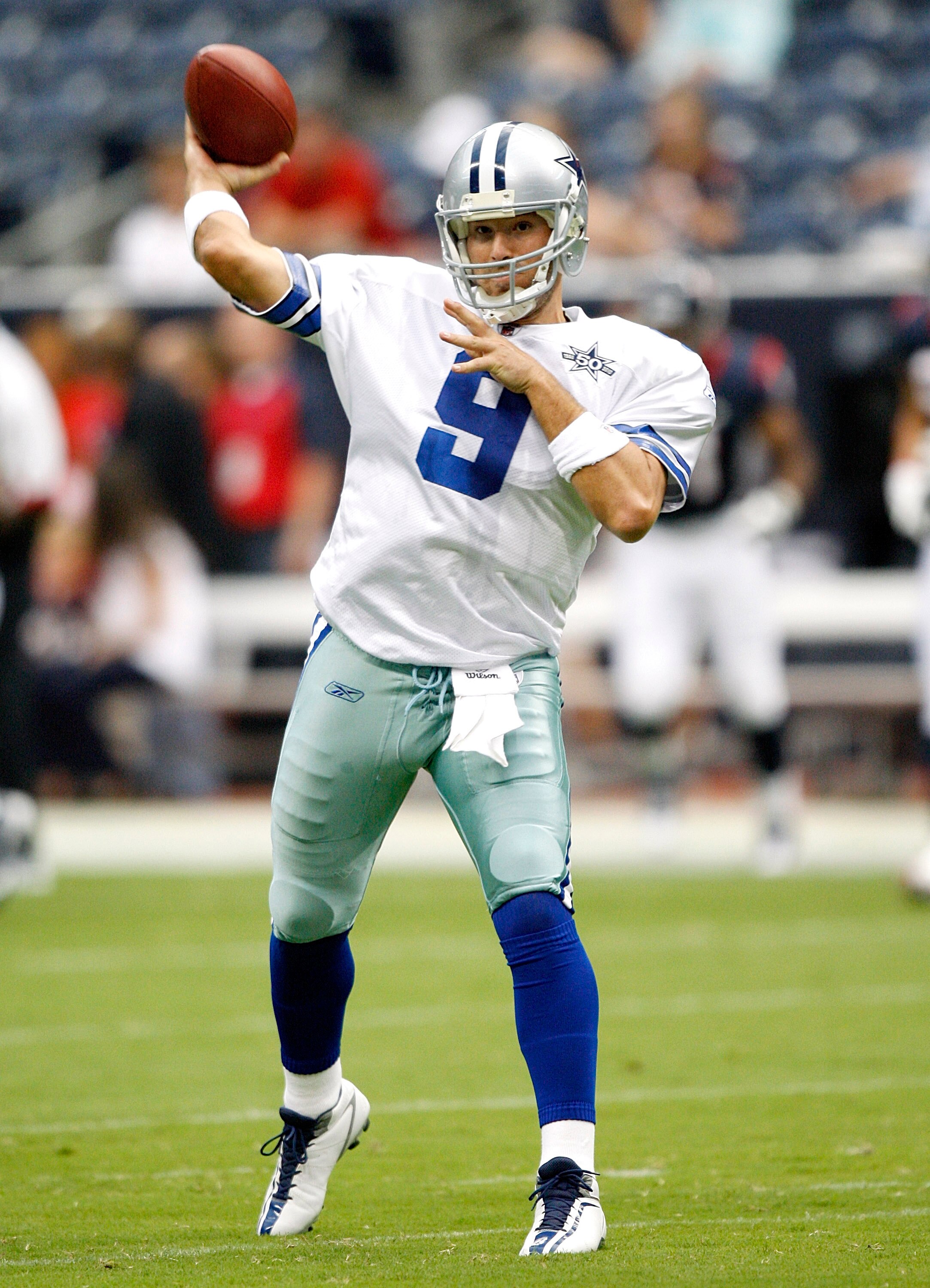 HOUSTON - AUGUST 28:  Quarterback Tony Romo #9 of the Dallas Cowboys warmups before playing the Houston Texans in a preseason game at Reliant Stadium on August 28, 2010 in Houston, Texas.  (Photo by Bob Levey/Getty Images)