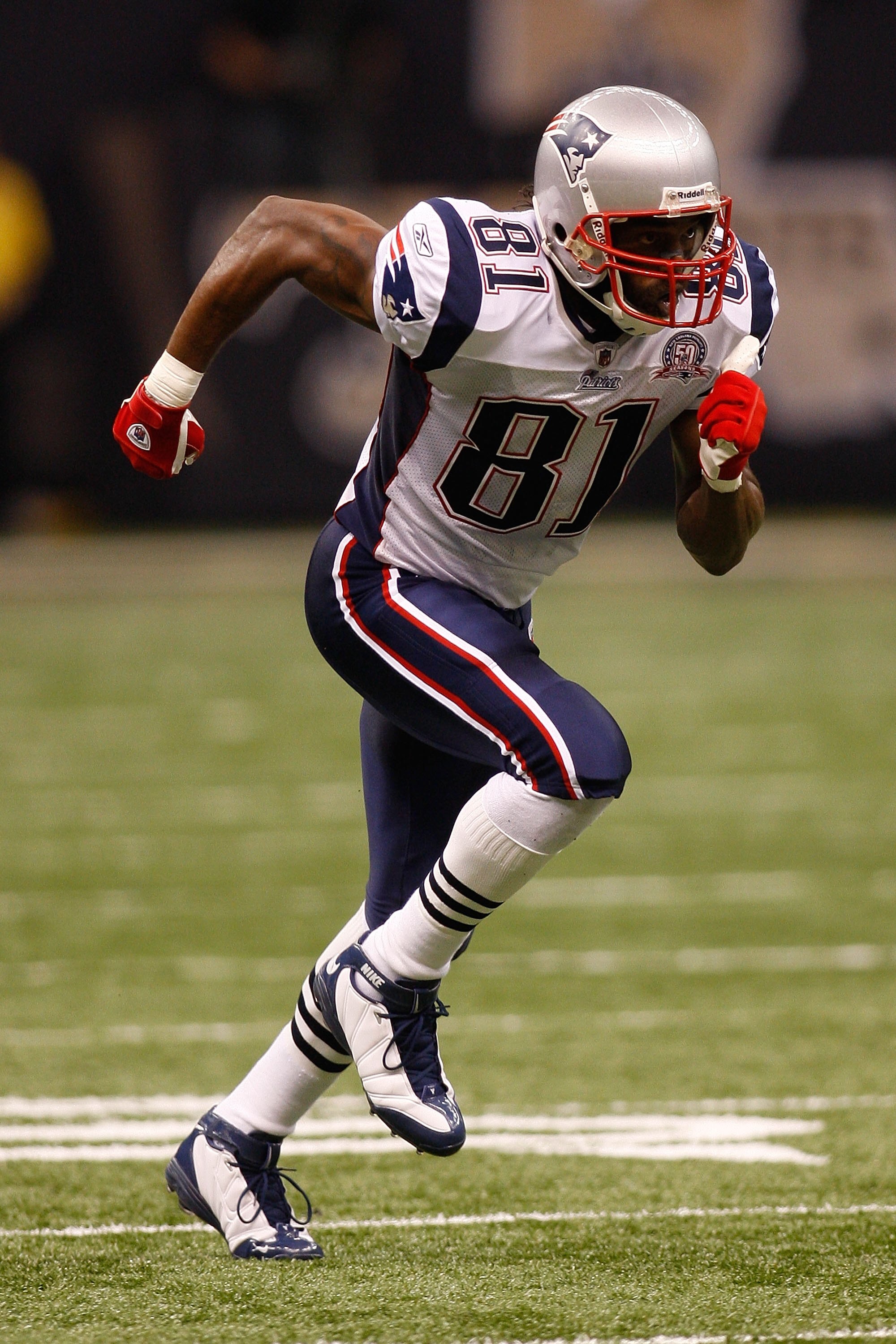 NEW ORLEANS - NOVEMBER 30: Randy Moss #81 of the New England Patriots runs during the game against the New Orleans Saints at the Louisiana Superdome on November 30, 2009 in New Orleans, Louisiana. (Photo by Chris Graythen/Getty Images) NEW ORLEANS - NOVEMBER 30: Randy Moss #81 of the New England Patriots runs during the game against the New Orleans Saints at the Louisiana Superdome on November 30, 2009 in New Orleans, Louisiana. (Photo by Chris Graythen/Getty Images)