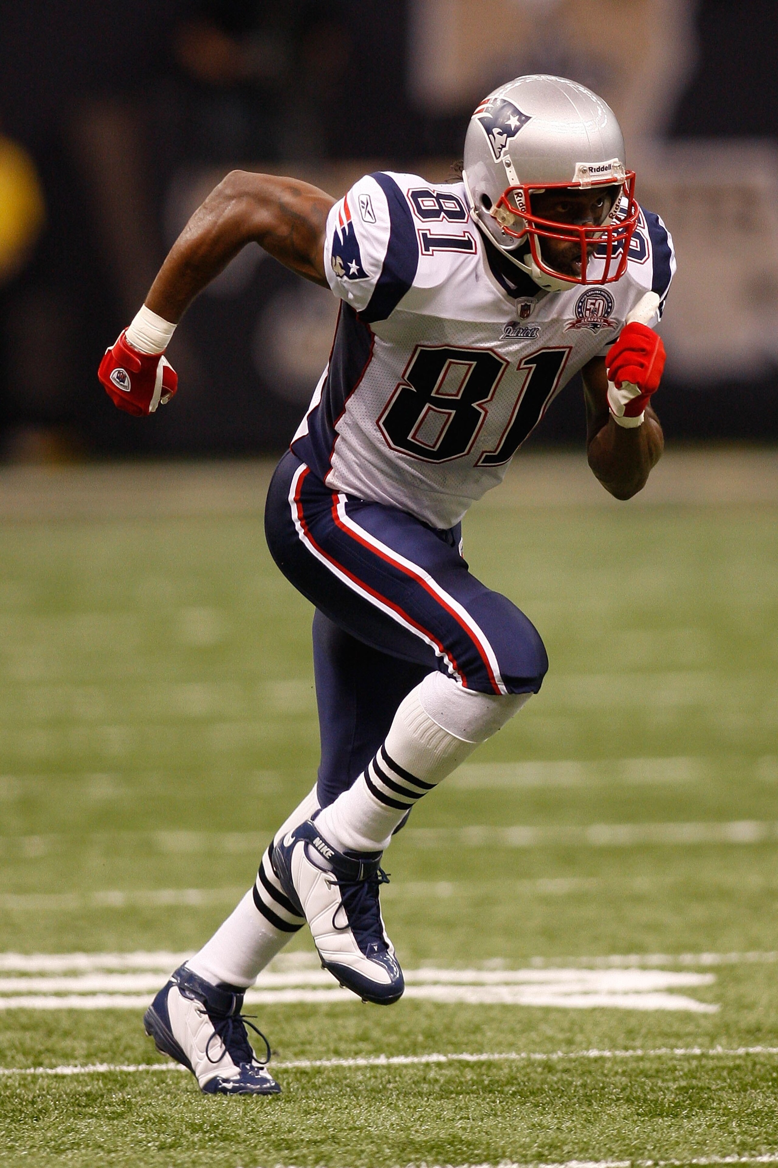 NEW ORLEANS - NOVEMBER 30:  Randy Moss #81 of the New England Patriots runs during the game against the New Orleans Saints at the Louisiana Superdome on November 30, 2009  in New Orleans, Louisiana.  (Photo by Chris Graythen/Getty Images)