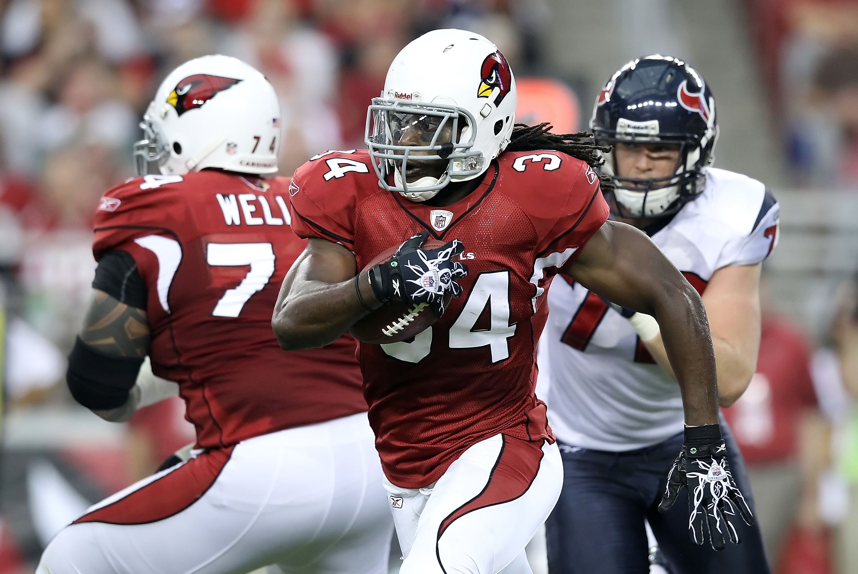 GLENDALE, AZ - AUGUST 14:  Runningback Tim Hightower #34 of the Arizona Cardinals rushes the ball against the Houston Texans during preseason NFL game at the University of Phoenix Stadium on August 14, 2010 in Glendale, Arizona.  The Cardinals defeated th