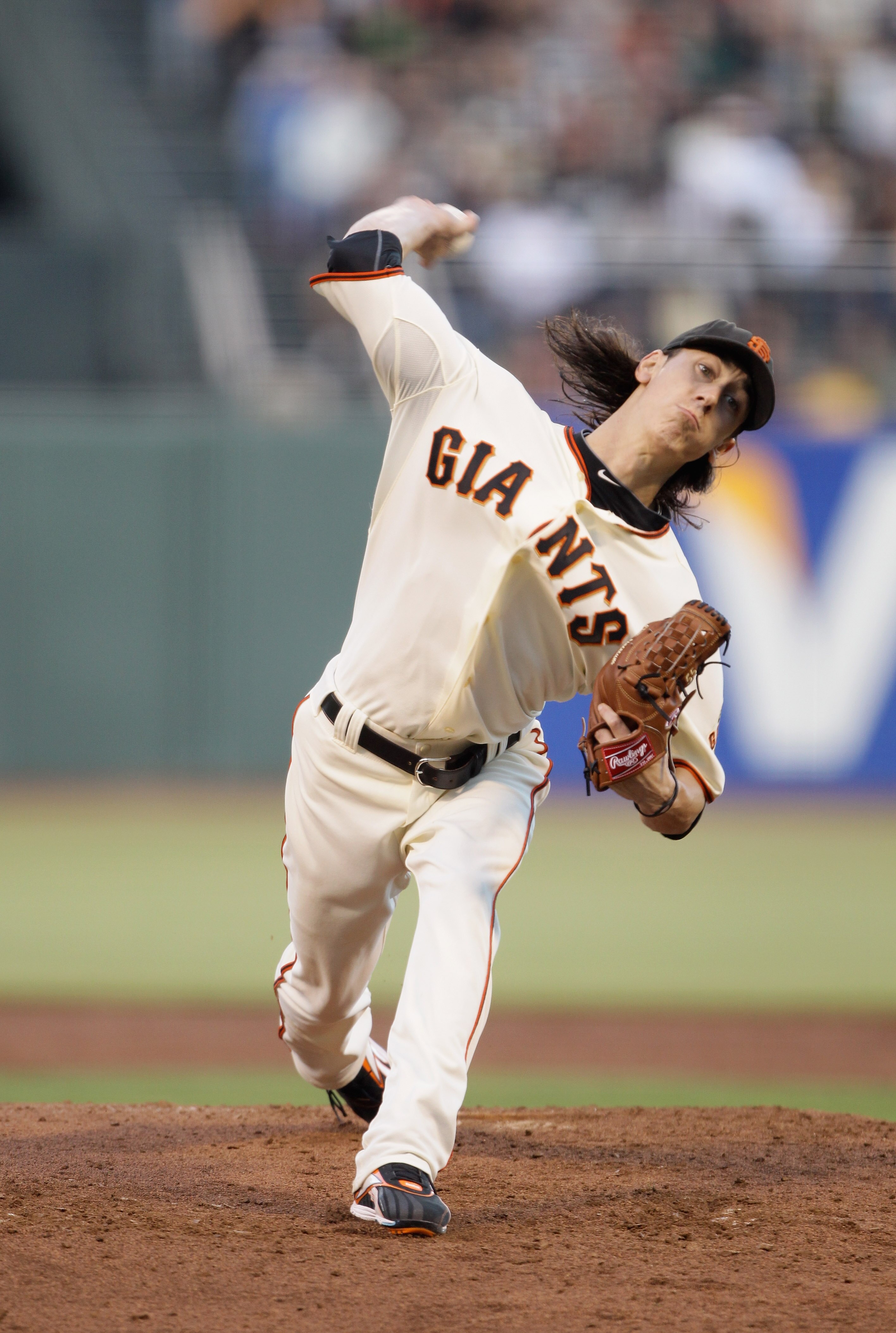 SAN FRANCISCO - JULY 15:  Tim Lincecum #55 of the San Francisco Giants pitches against the New York Mets in the second inning at AT&T Park on July 15, 2010 in San Francisco, California.  (Photo by Ezra Shaw/Getty Images)