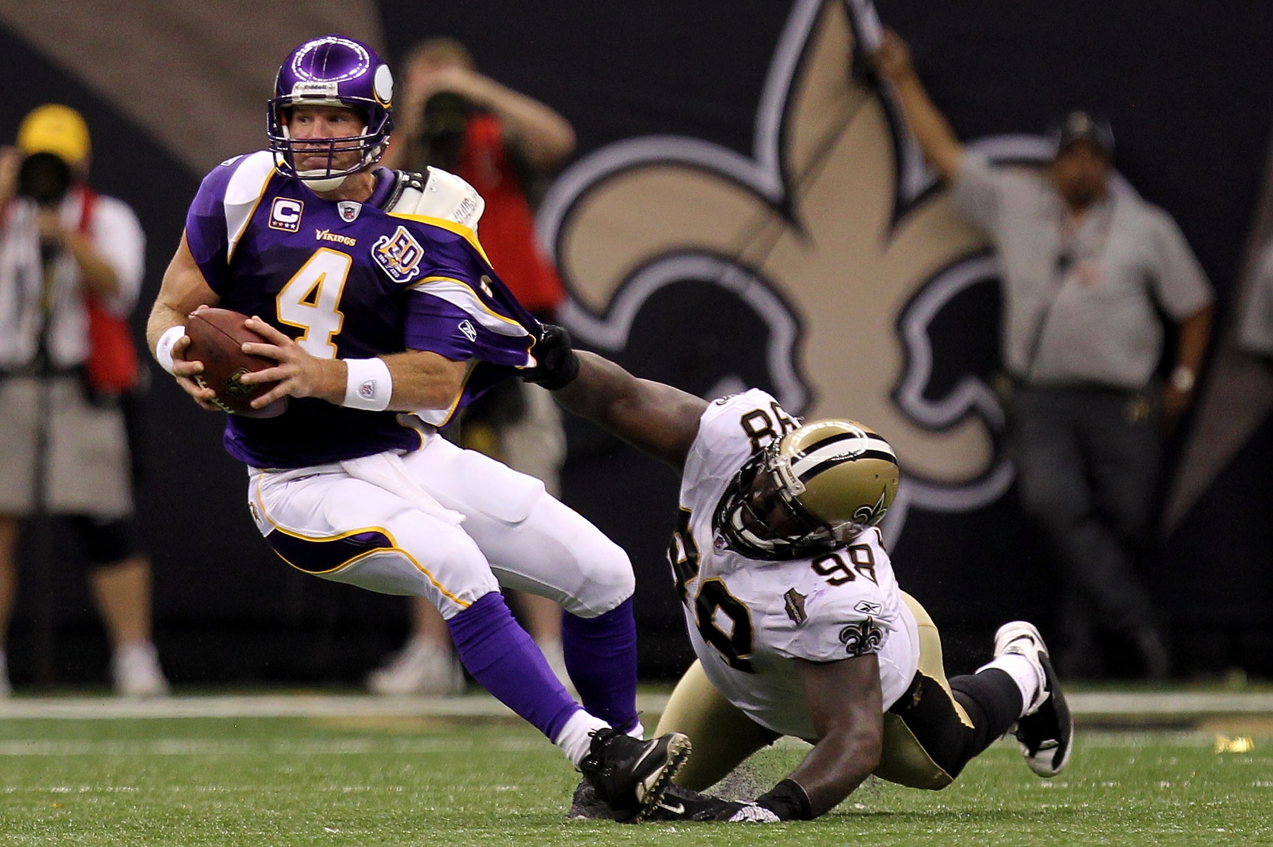 NEW ORLEANS - SEPTEMBER 09:  Sedrick Ellis #98 of the New Orleans Saints pulls down Brett Favre #4 of the Minnesota Vikings at Louisiana Superdome on September 9, 2010 in New Orleans, Louisiana. The Saints won 14-9. (Photo by Ronald Martinez/Getty Images)