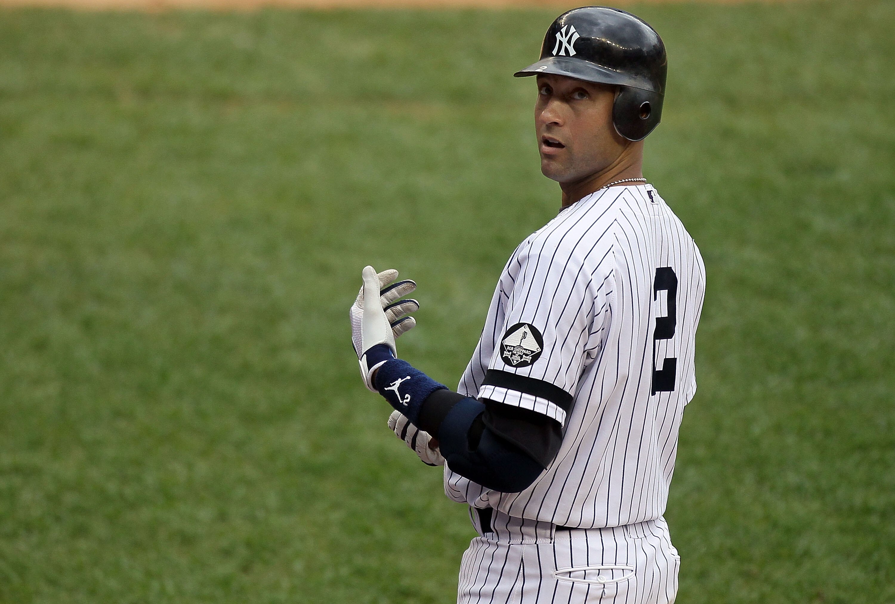 NEW YORK - AUGUST 22:  Derek Jeter #2 of the New York Yankees looks on against the Seattle Mariners on August 22, 2010 at Yankee Stadium in the Bronx borough of New York City.  (Photo by Jim McIsaac/Getty Images)