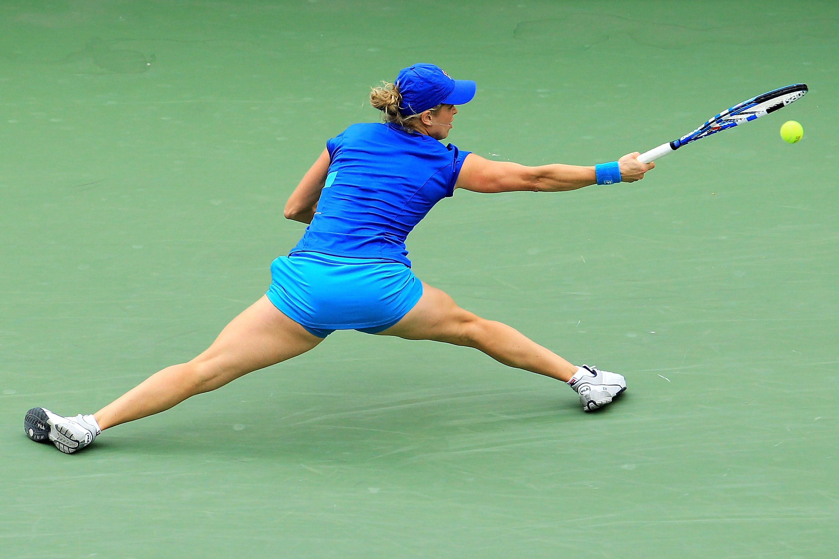 NEW YORK - SEPTEMBER 10:  Kim Clijsters of Belgium returns a shot against Venus Williams of the United States during her women's semifinal match on day twelve of the 2010 U.S. Open at the USTA Billie Jean King National Tennis Center on September 10, 2010 