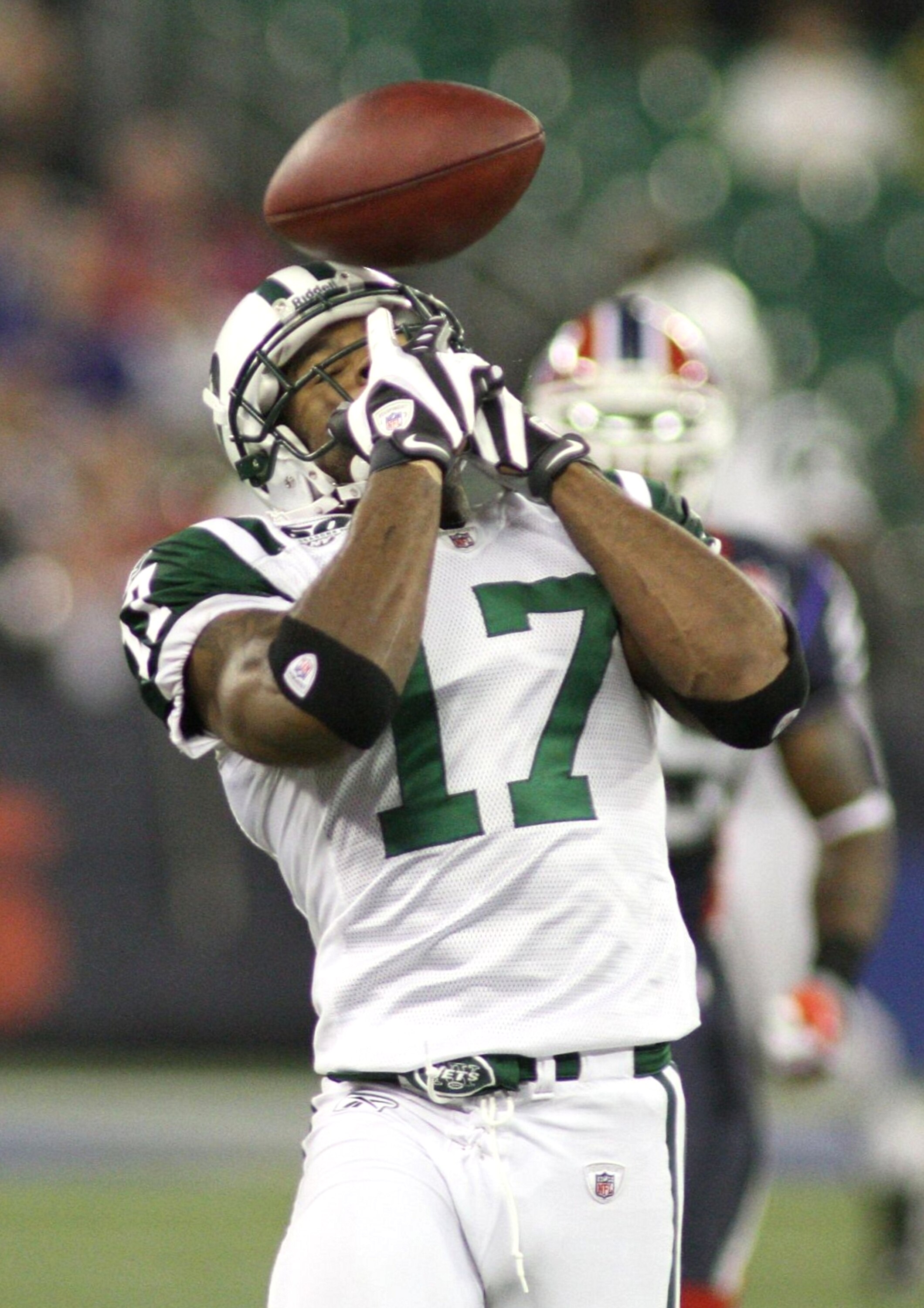 TORONTO - DECEMBER 3: Braylon Edwards #17 of the New York Jets drops a pass in the second quarter against the Buffalo Bills at Rogers Centre on December 3, 2009 in Toronto, Canada.  (Photo by Rick Stewart/Getty Images)
