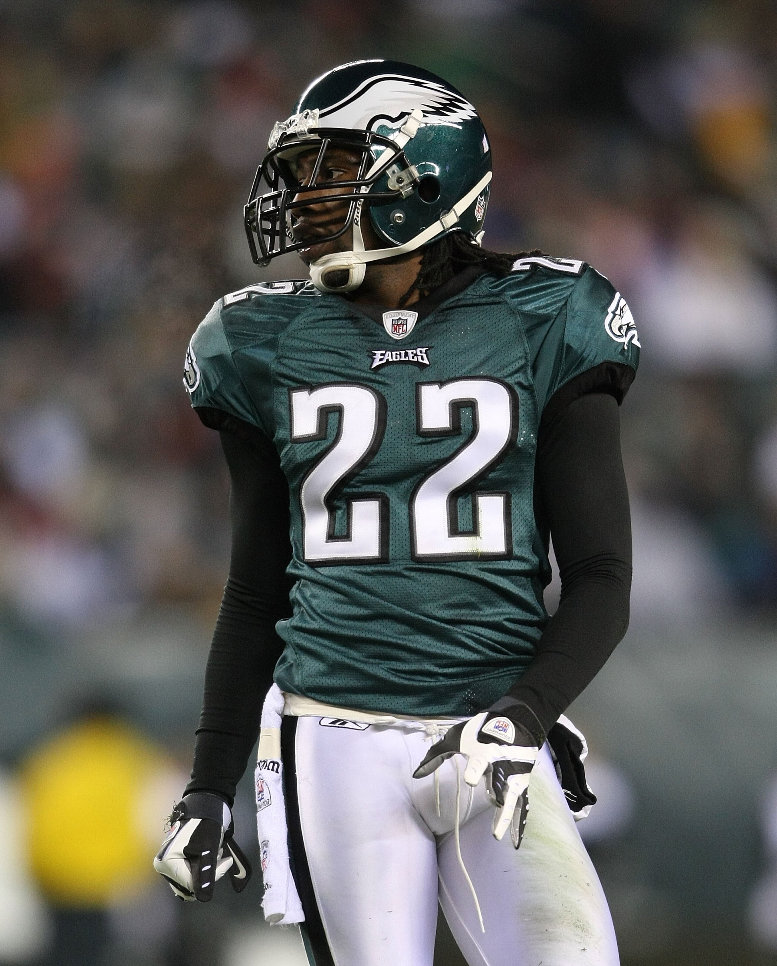 PHILADELPHIA - DECEMBER 20:  Asante Samuel #22 of the Philadelphia Eagles Eagles lines up against the San Francisco 49ers at Lincoln Financial Field on December 20, 2009 in Philadelphia, Pennsylvania.  (Photo by Nick Laham/Getty Images)