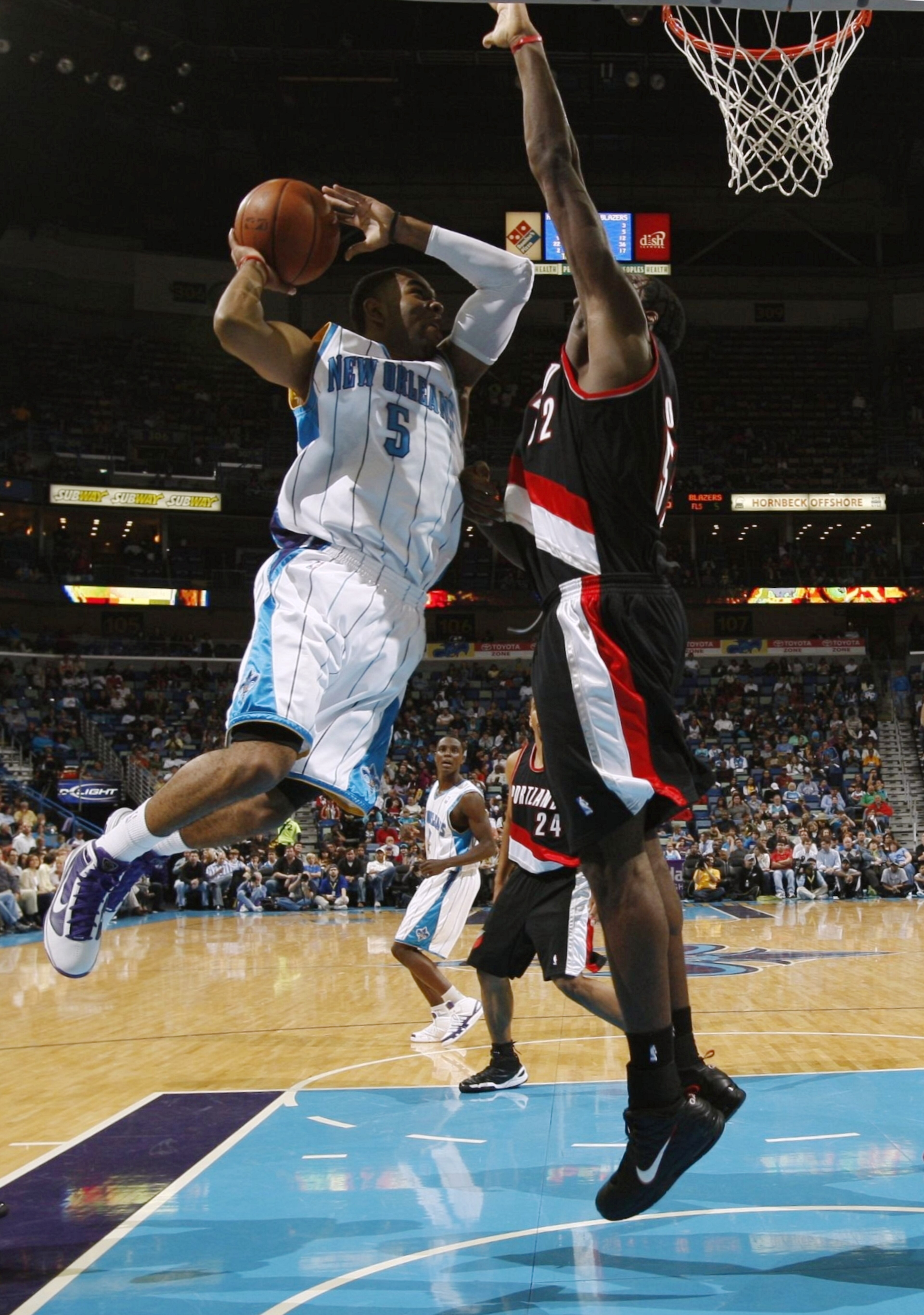 NEW ORLEANS - NOVEMBER 13: Marcus Thornton #5 of the New Orleans Hornets puts up a shot against Greg Oden #52 of the Portland Trail Blazers during the game at New Orleans Arena on November 13, 2009 in New Orleans, Louisiana. NOTE TO USER: User expressly NEW ORLEANS - NOVEMBER 13: Marcus Thornton #5 of the New Orleans Hornets puts up a shot against Greg Oden #52 of the Portland Trail Blazers during the game at New Orleans Arena on November 13, 2009 in New Orleans, Louisiana. NOTE TO USER: User expressly
