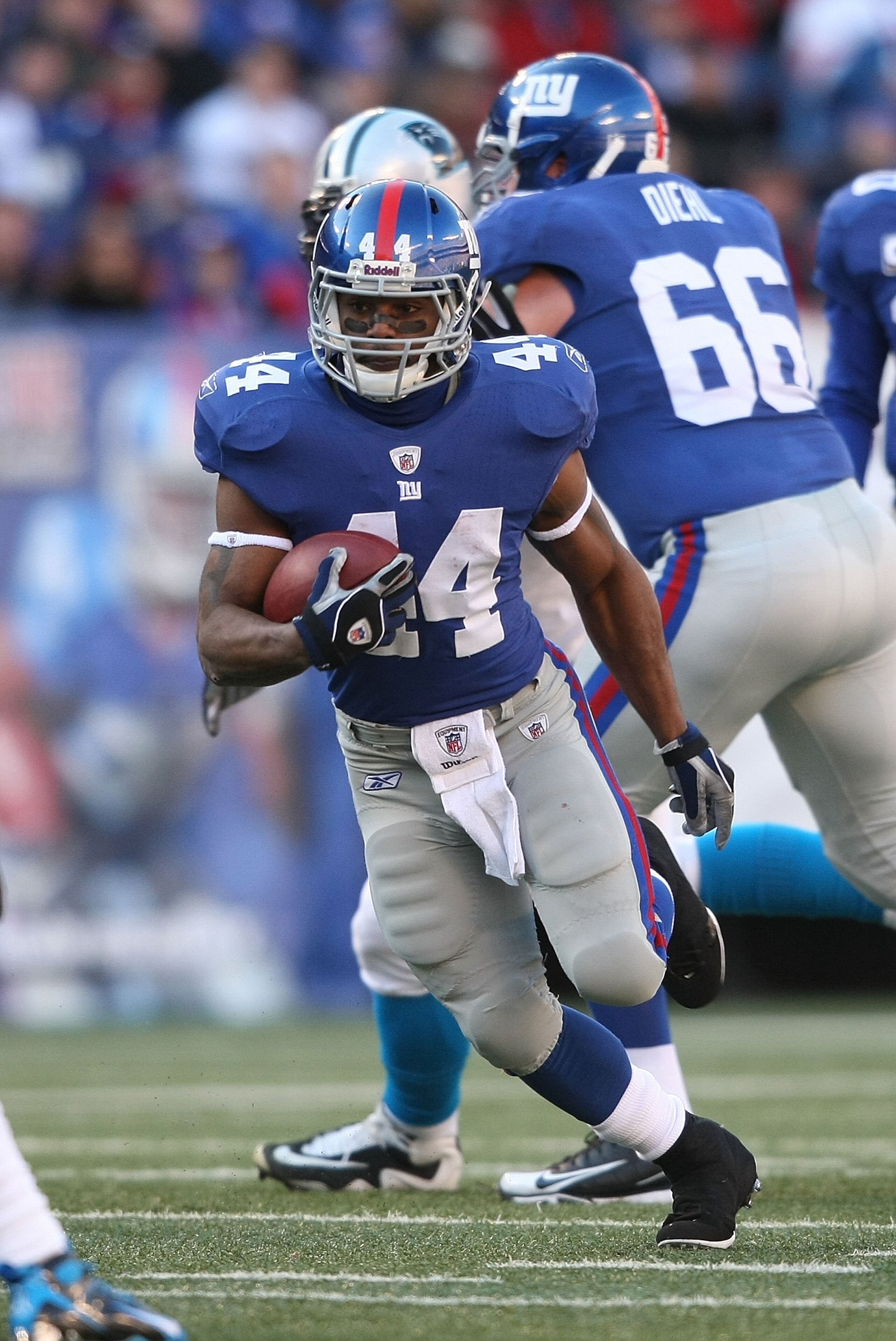 BALTIMORE - AUGUST 28:  Ahmad Bradshaw #44 of the New York Giants runs the ball against the Baltimore Ravens in a preseason game at M&T Bank Stadium on August 28, 2010 in Baltimore, Maryland. The Ravens defeated the Giants 24-10. (Photo by Larry French/Ge