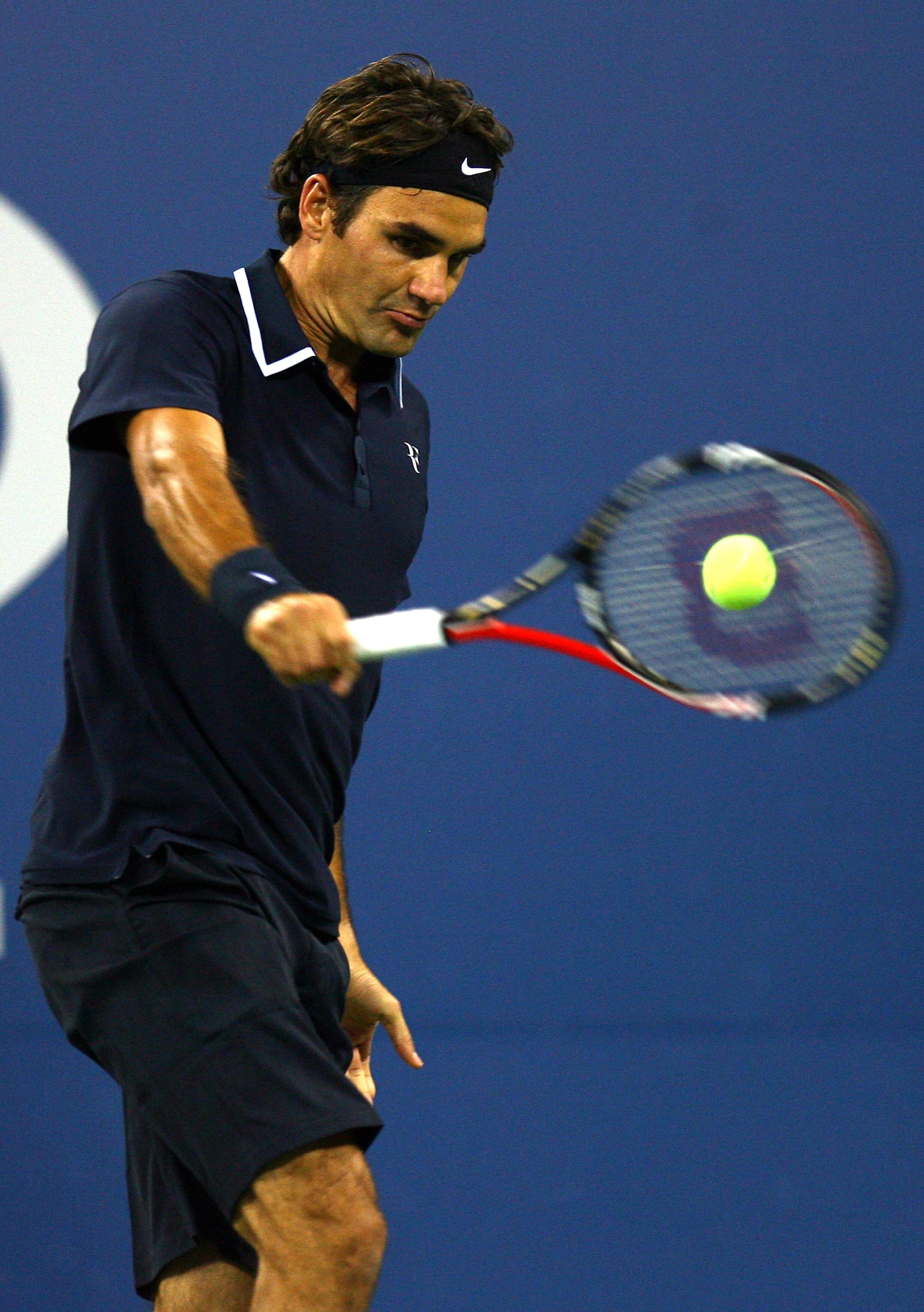 NEW YORK - SEPTEMBER 08:  Roger Federer of Switzerland returns a shot against Robin Soderling of Sweden during his men's singles quarterfinal match on day ten of the 2010 U.S. Open at the USTA Billie Jean King National Tennis Center on September 8, 2010 i