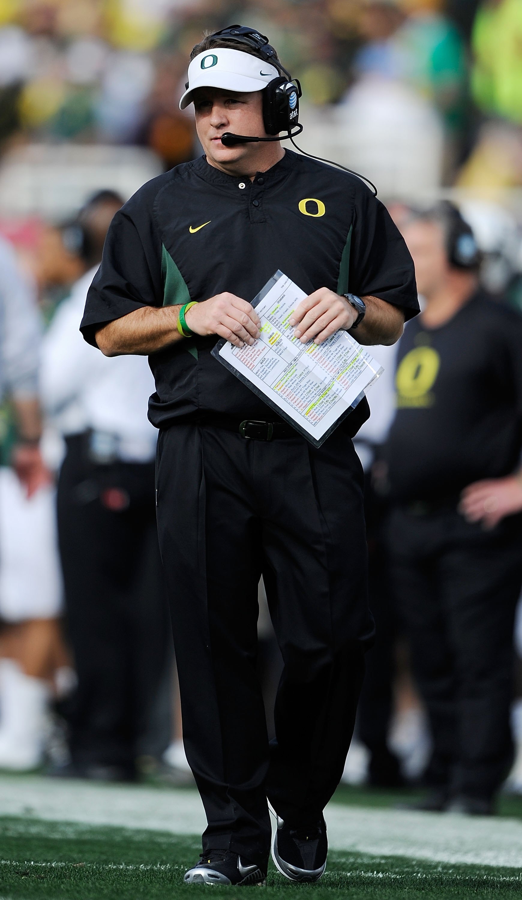 PASADENA, CA - JANUARY 01:  Head coach Chip Kelly of the Oregon Ducks stands on the sidelines during the game against the Ohio State Buckeyes at the 96th Rose Bowl game on January 1, 2010 in Pasadena, California.  (Photo by Kevork Djansezian/Getty Images)
