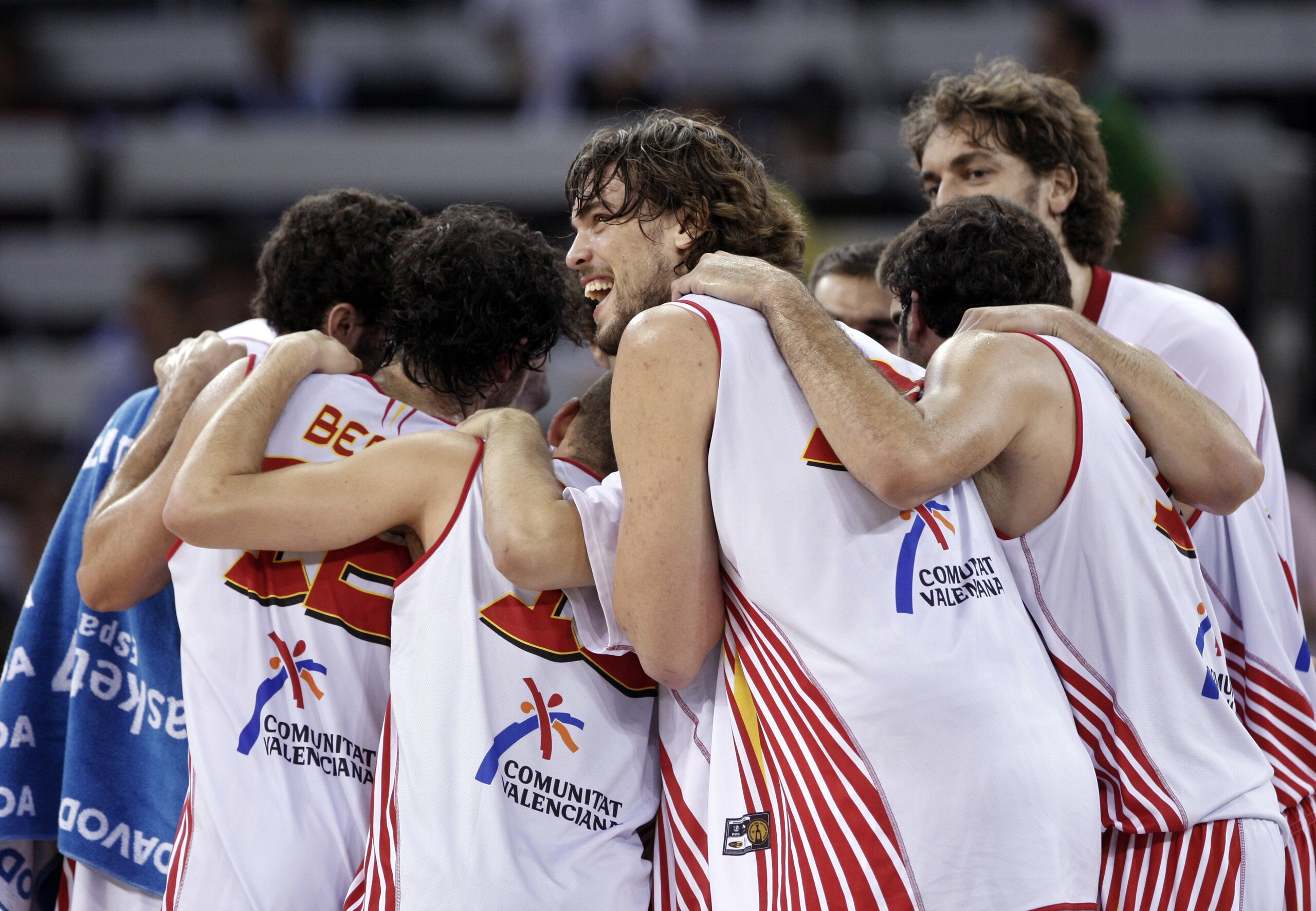MADRID, SPAIN - SEPTEMBER 11:  Marc Gasol (C) of Spain celebrates with his teammates at the end of the  FIBA Eurobasket 2007 qualifying round group E match between Spain and Israel at the Telefonica Arena on September 11, 2007 in Madrid, Spain.  (Photo by